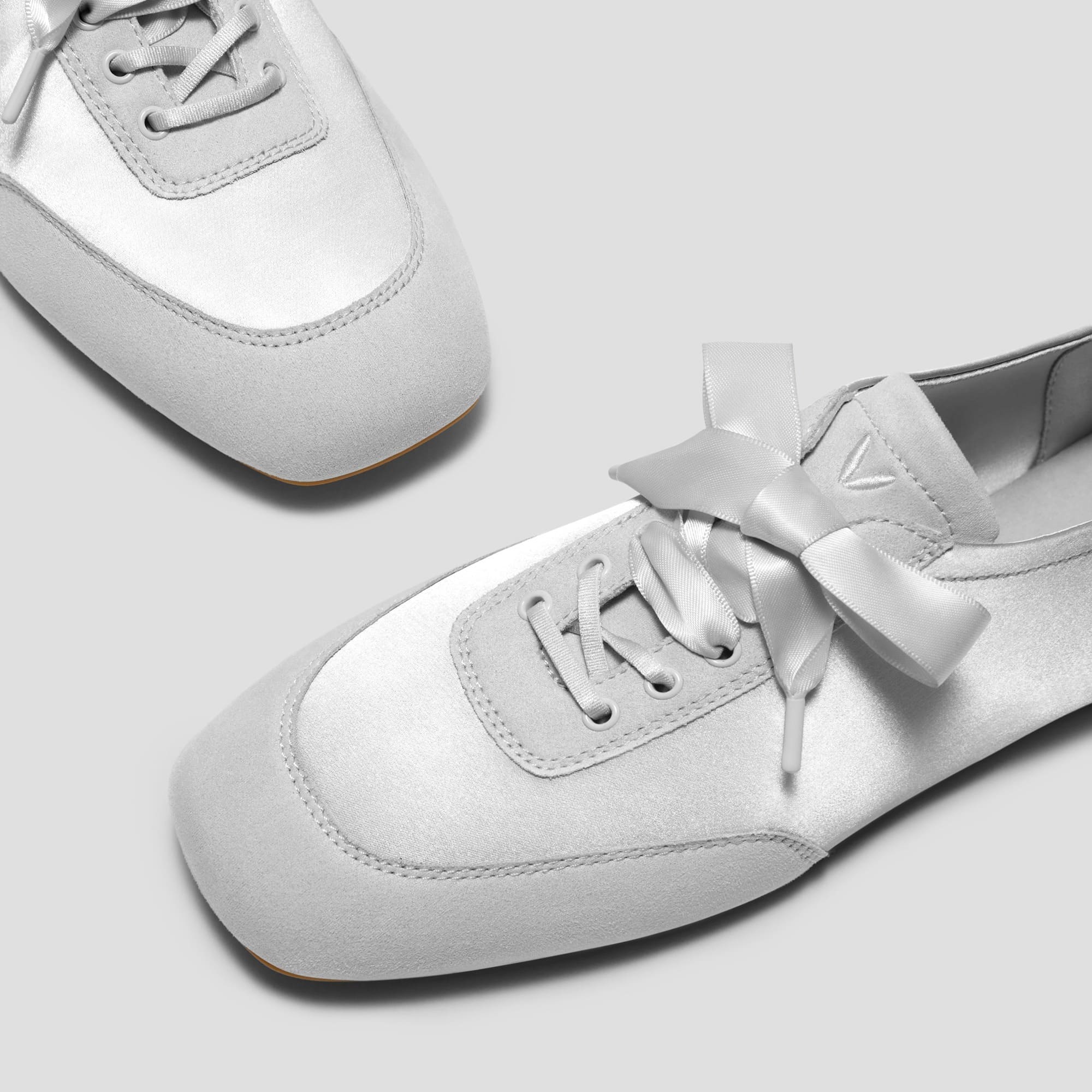 [Cristina] レースアップ サテン スニーカーリーナ