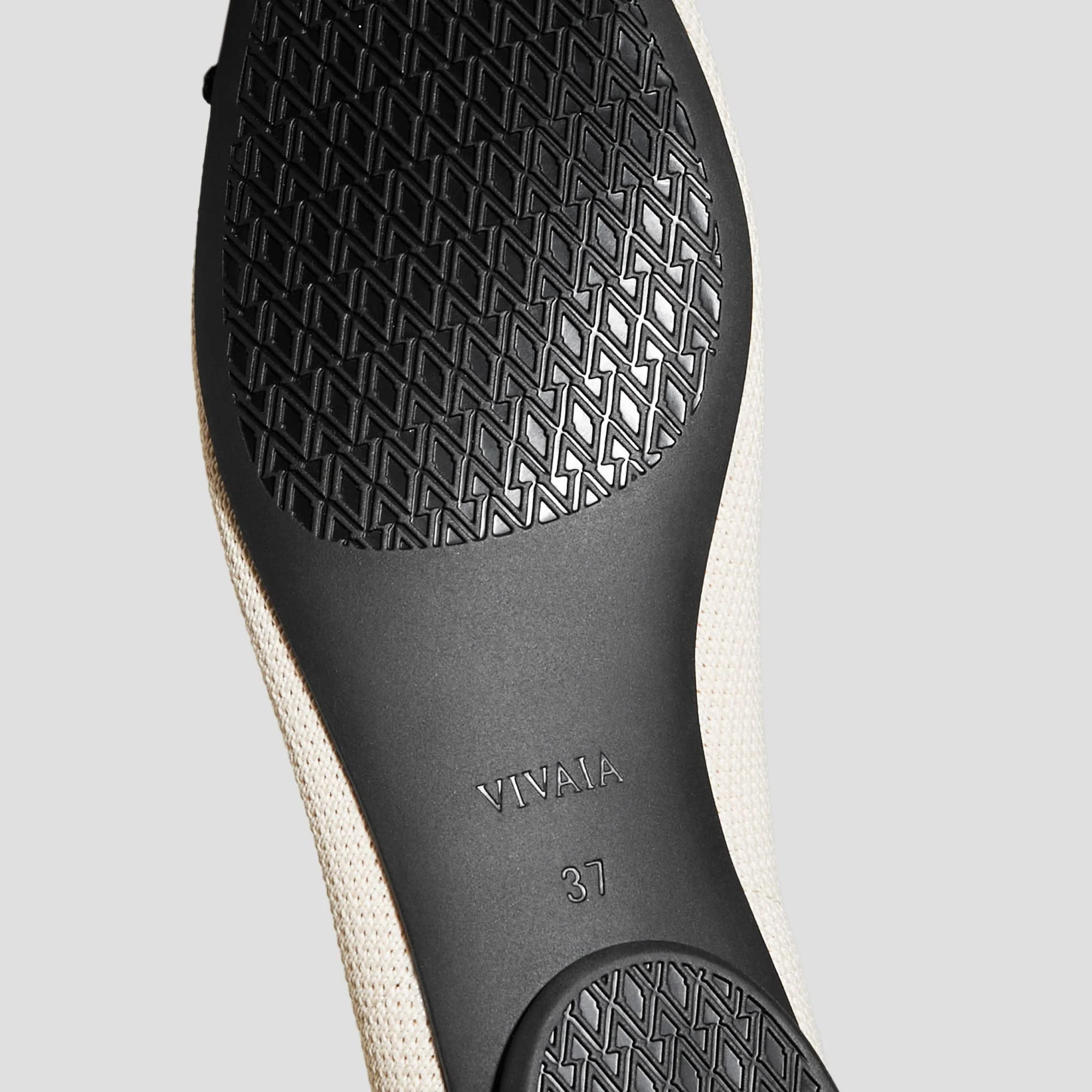 [Tiana] アーモンドトゥ フラットシューズ