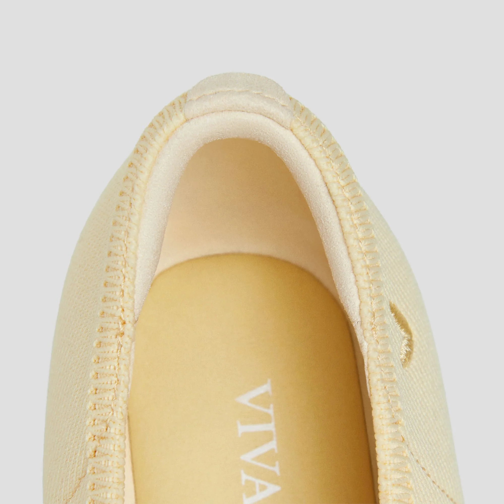 [Nubia] アーモンドトゥ プレッシャーフリー フラット