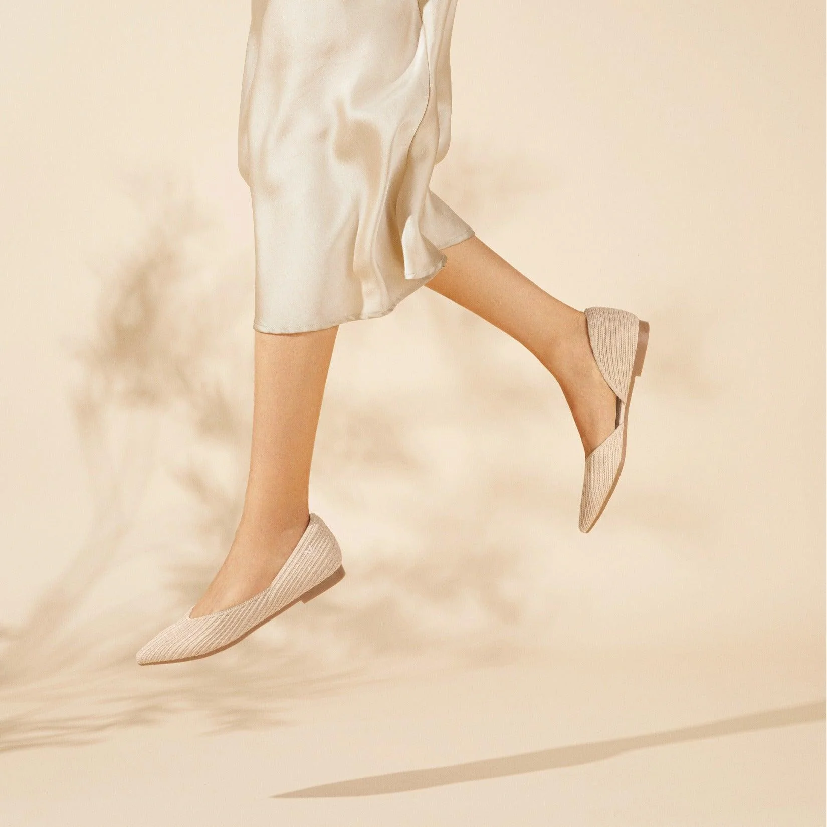 [Melia 2.0] ポインテッドトゥ Vカット フラットシューズ