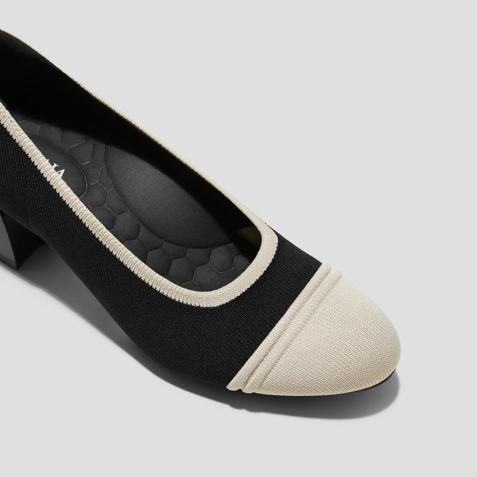 [Julie Arch Pro] ラウンドトゥ チャンキーヒール パンプス