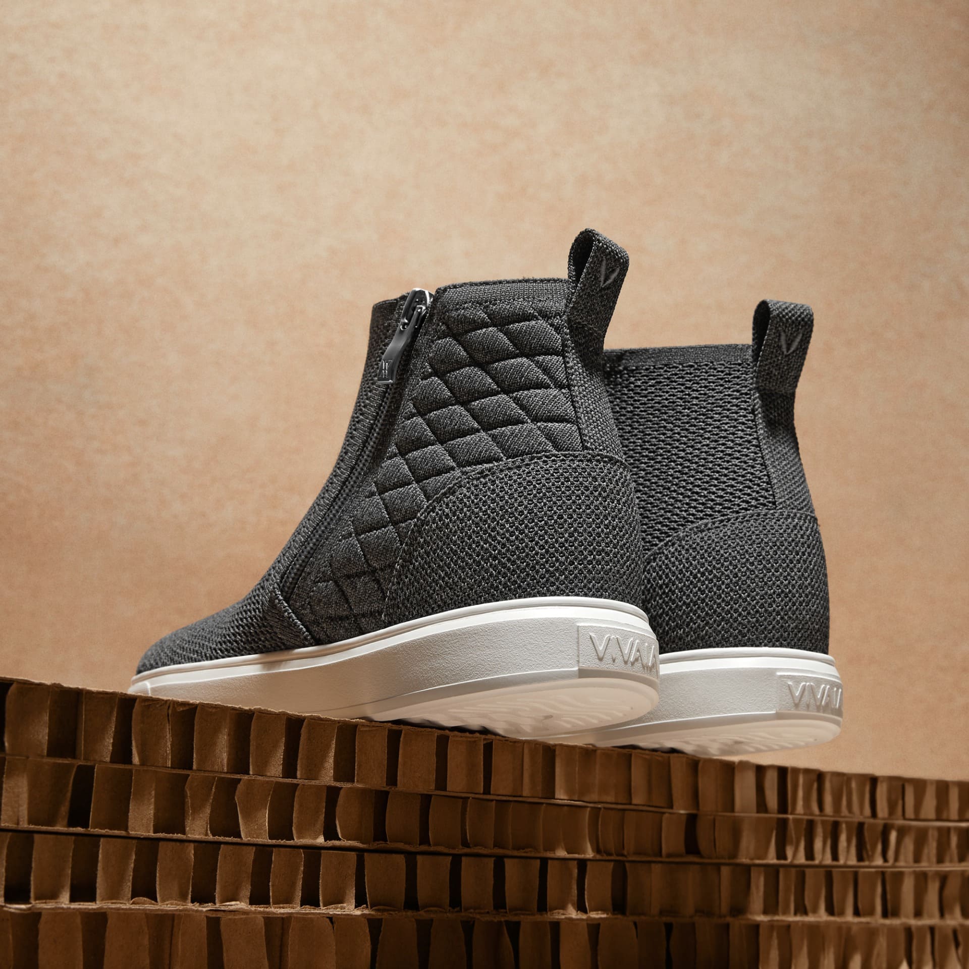 [Casey] ラウンドトゥ ヒドゥンウェッジ スニーカー