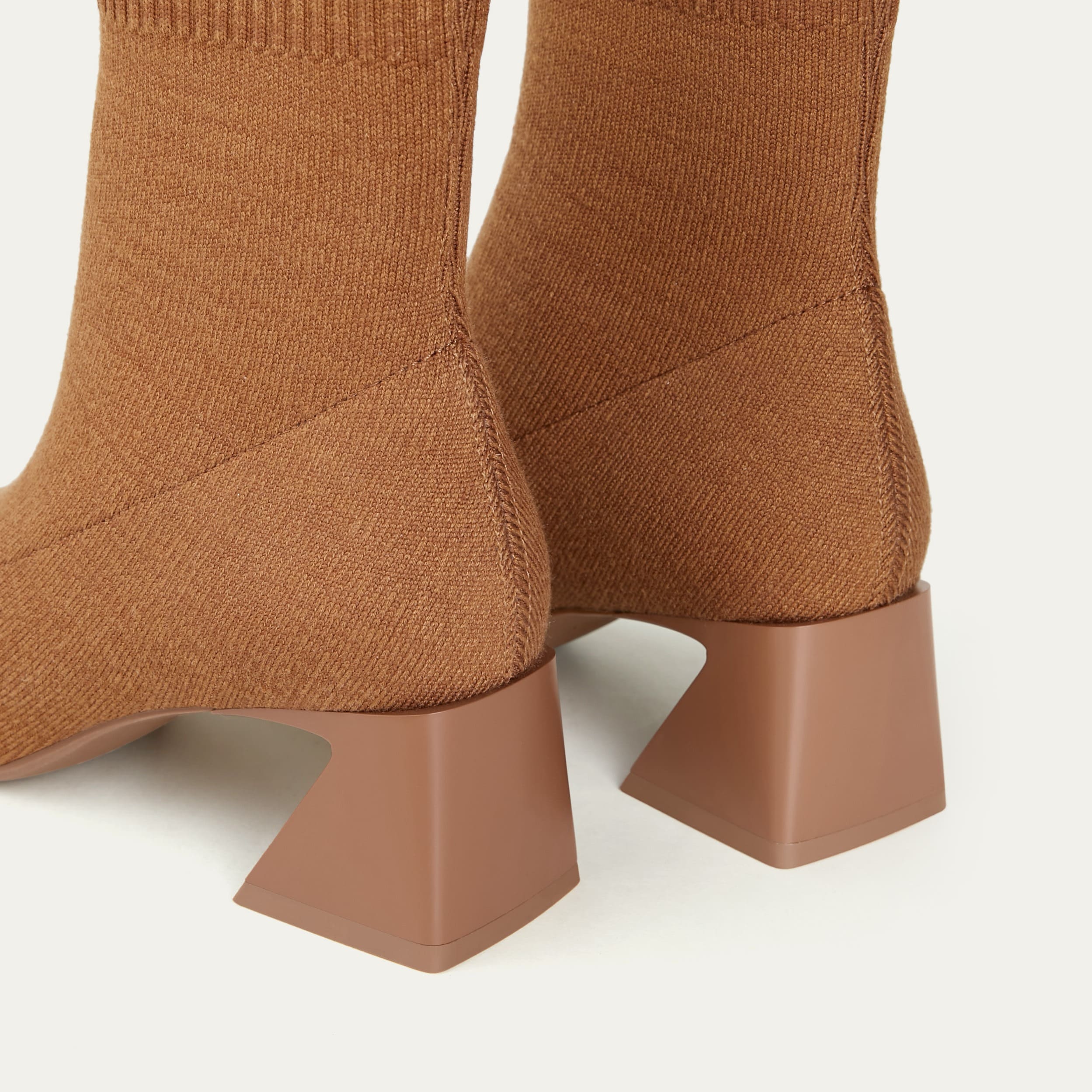 [Regina Pro] スクエアトゥ 撥水加工 ショートブーツ