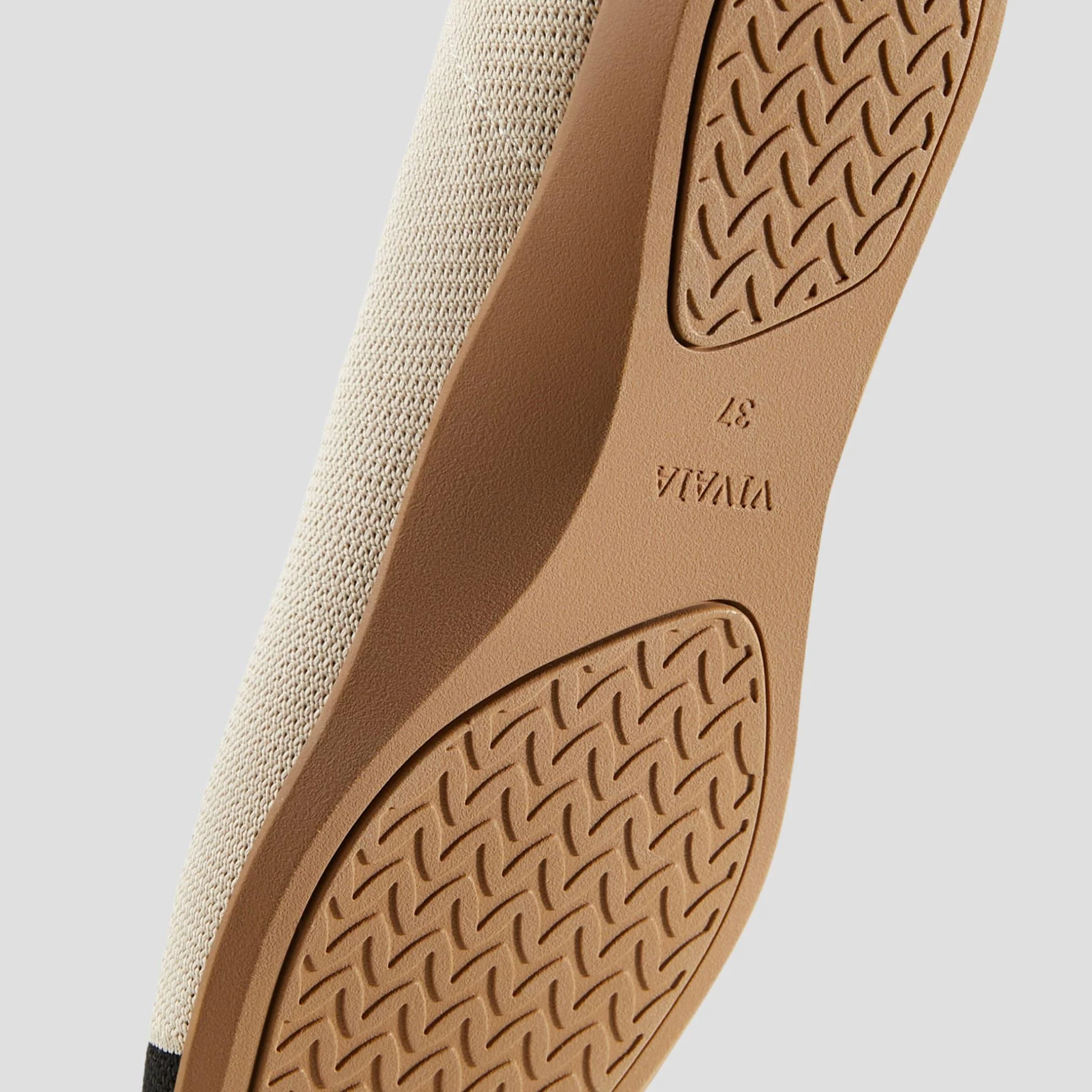 [Aria Walker 超撥水] ポインテッドトゥ 超軽量 厚底 フラットシューズ