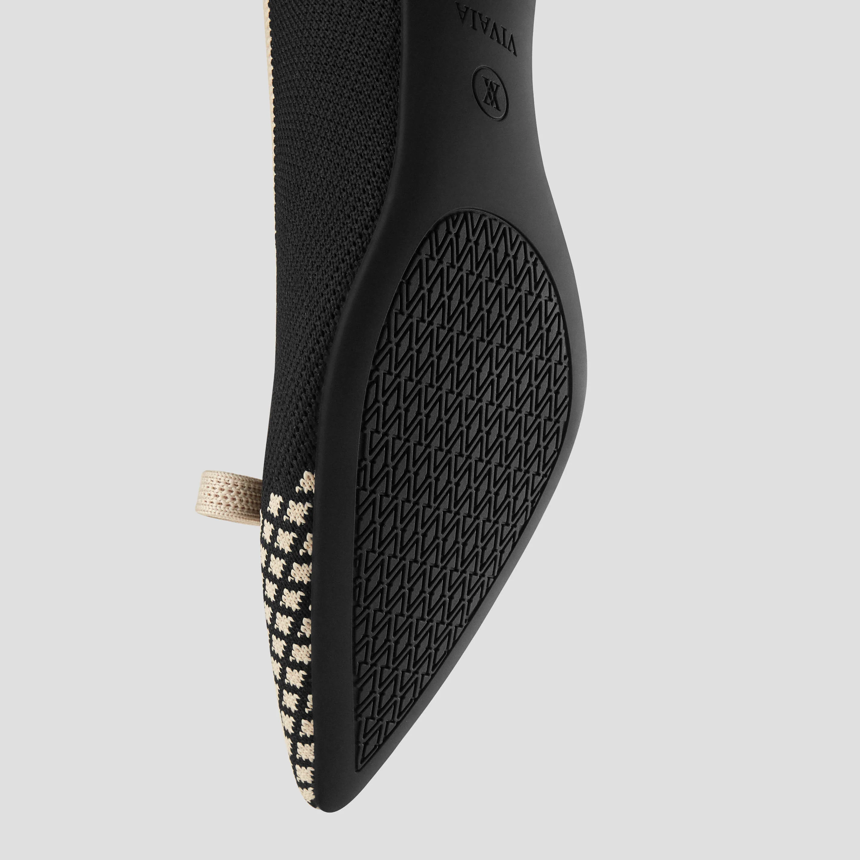 [Serena] ポインテッドトゥ リボン付き キトゥンヒール パンプス