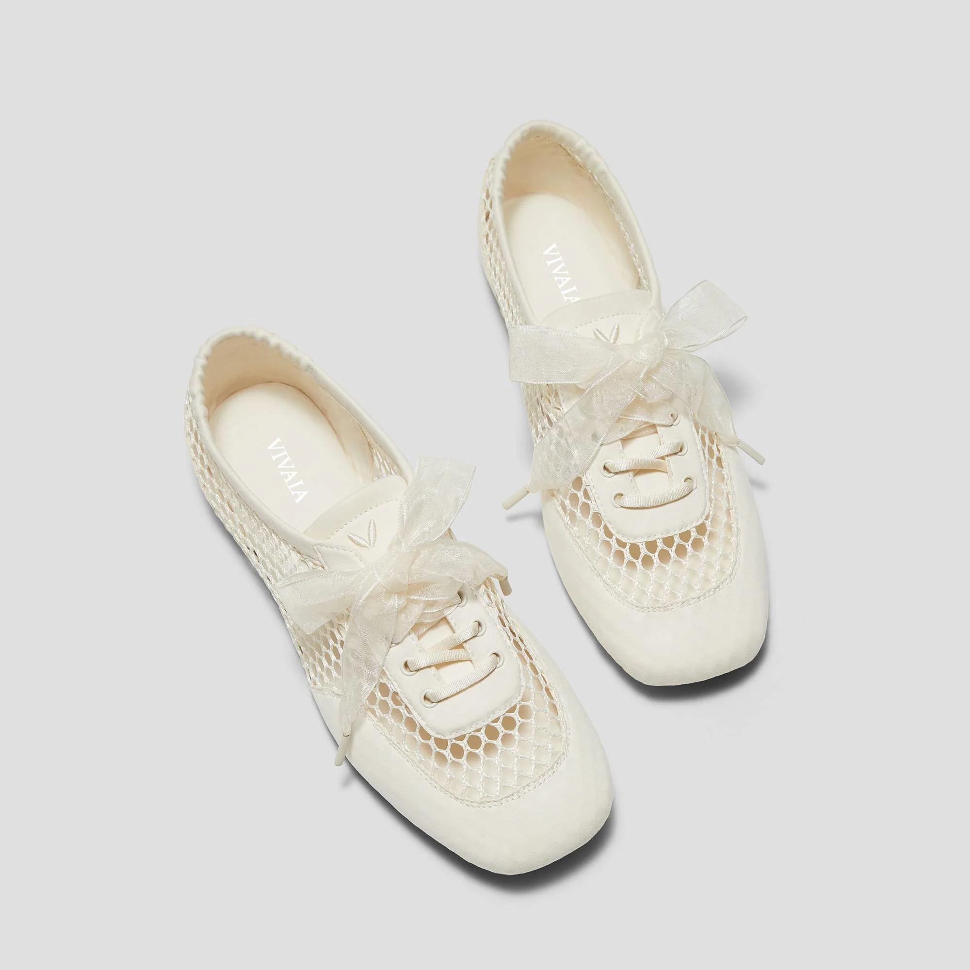 [Cristina] レースアップ サテン スニーカーリーナ