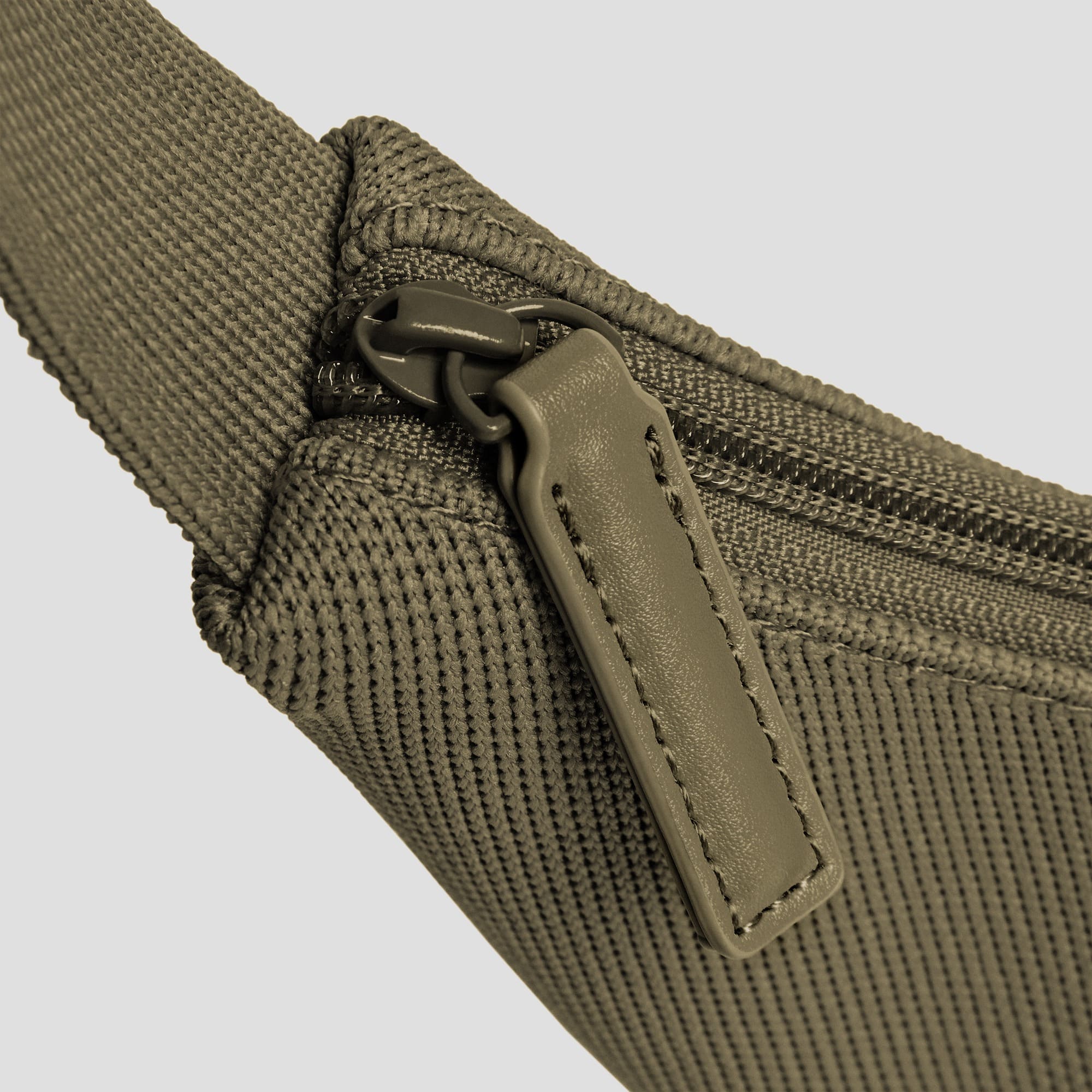 [Kiana] 6L容量 ムーンバッグ