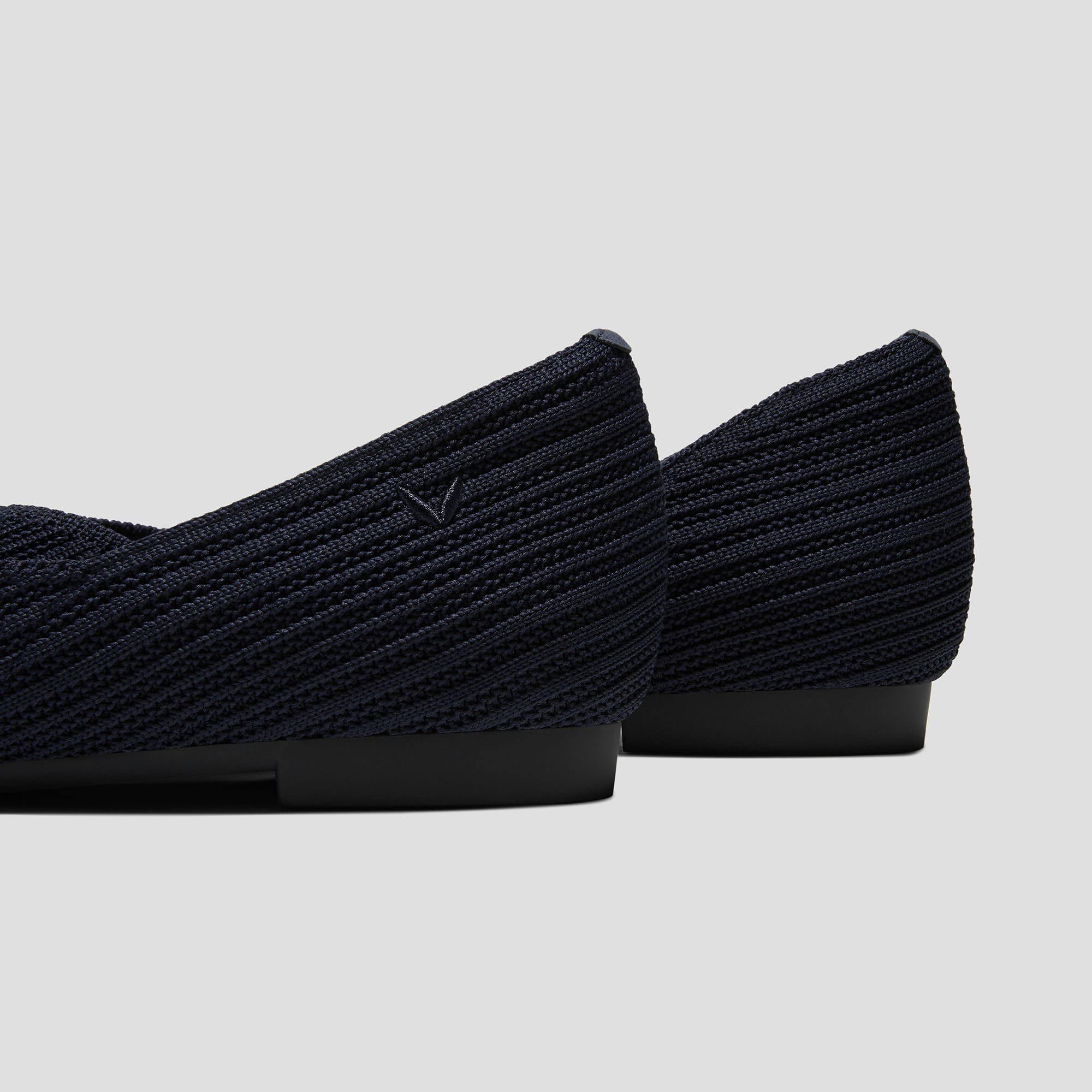 [Melia 2.0] ポインテッドトゥ Vカット フラットシューズ