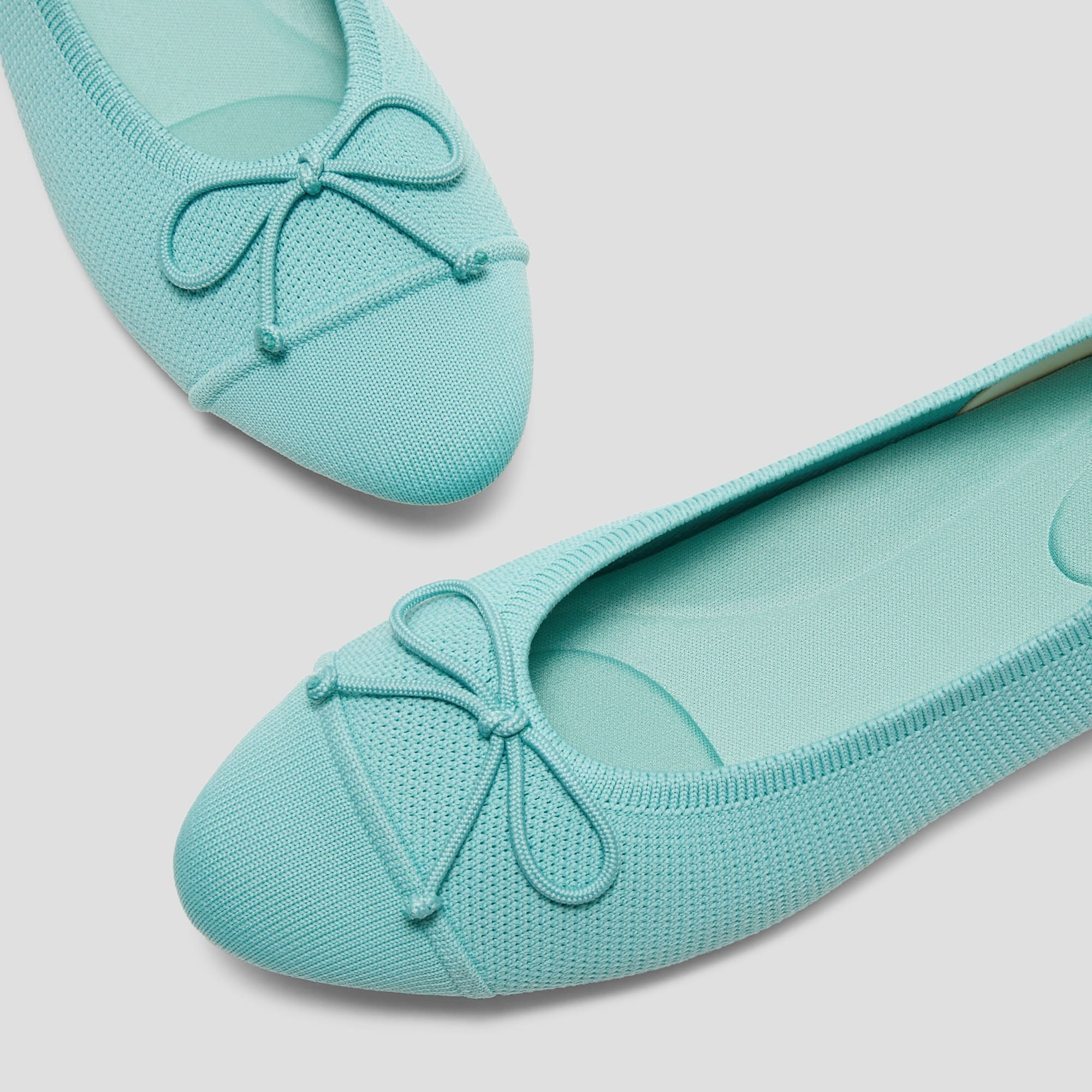 [Tiana] アーモンドトゥ フラットシューズ