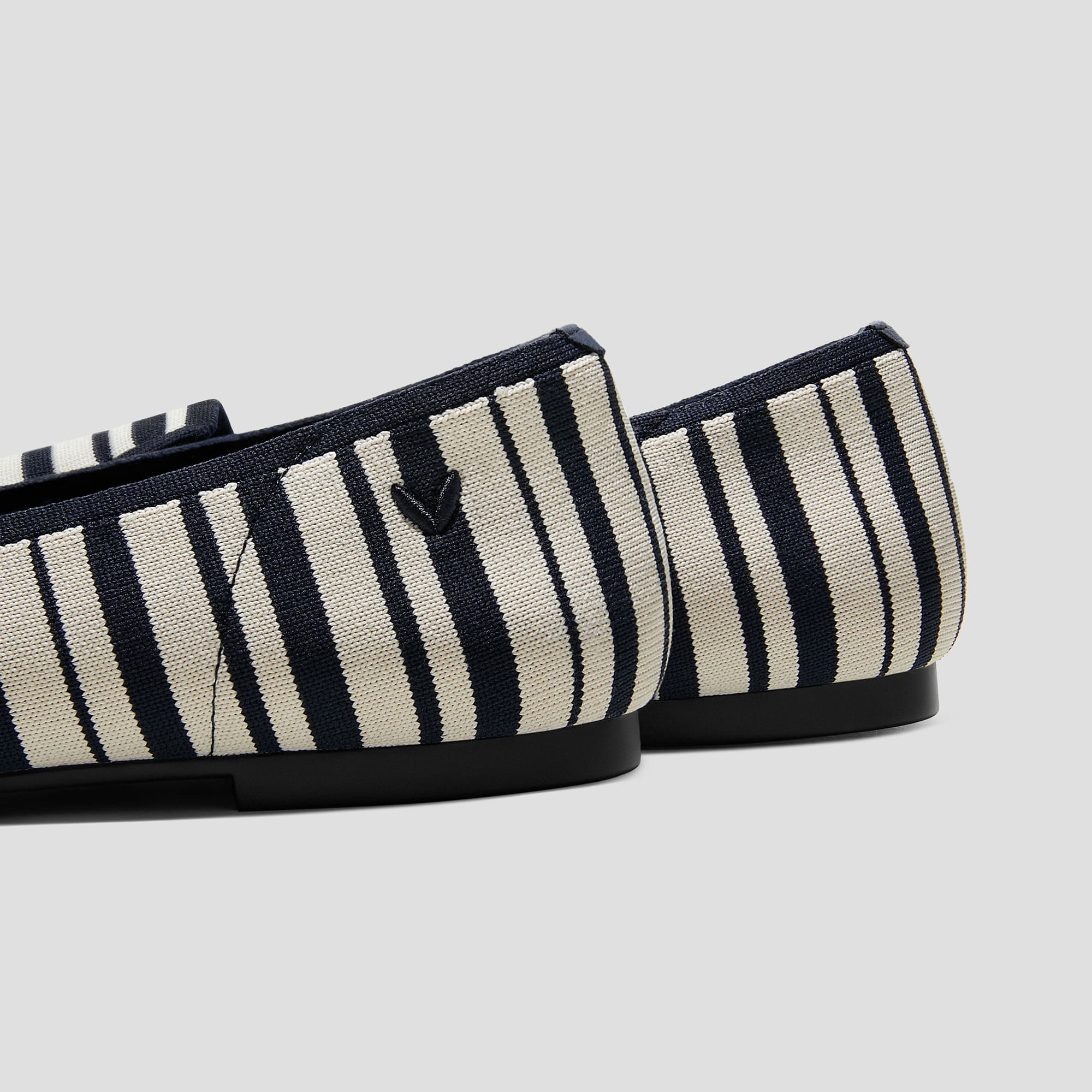 [Audrey] ラウンドトゥ アニマル刺繍 ローファー