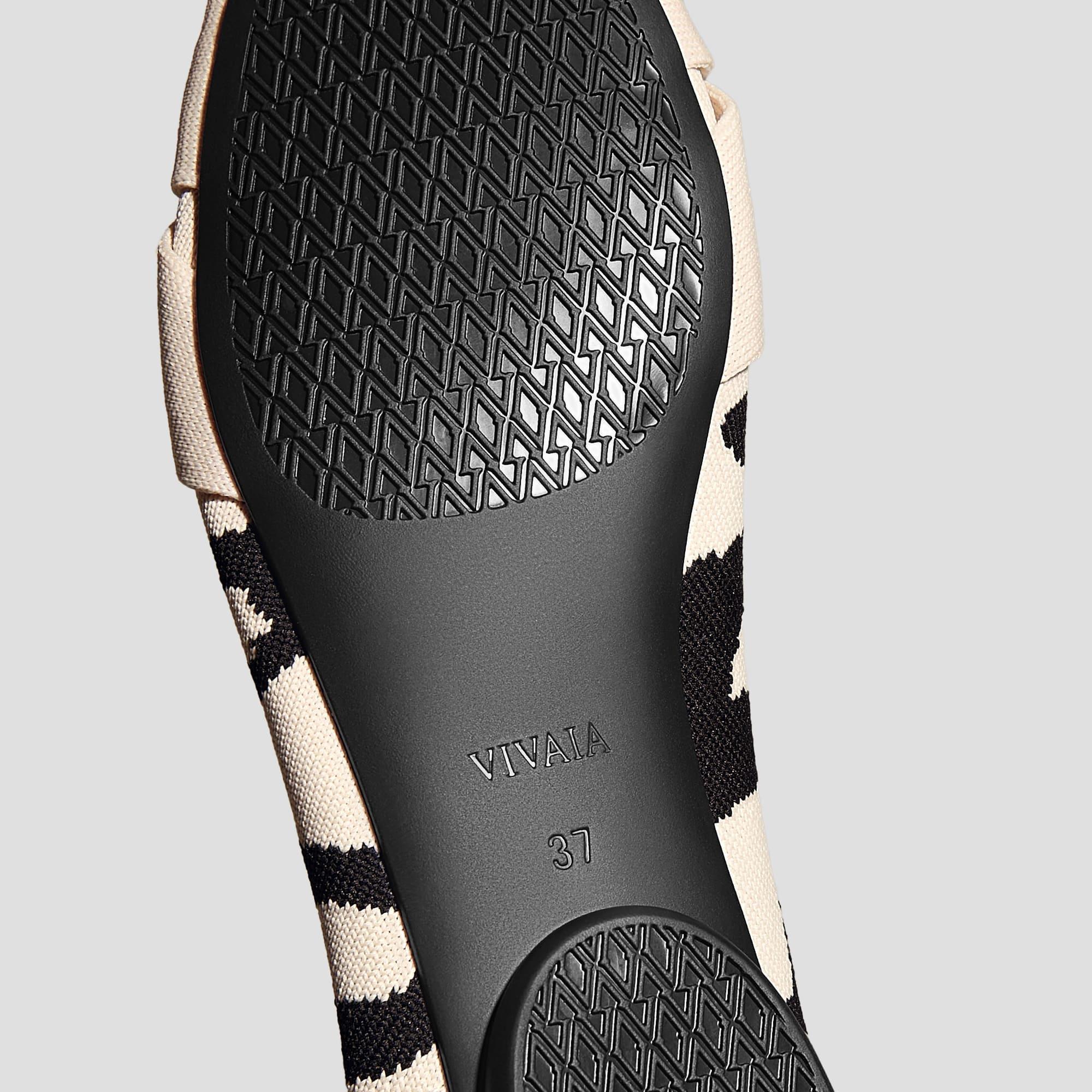 [Bibi] アーモンドトゥ 結びデザイン フラットシューズ