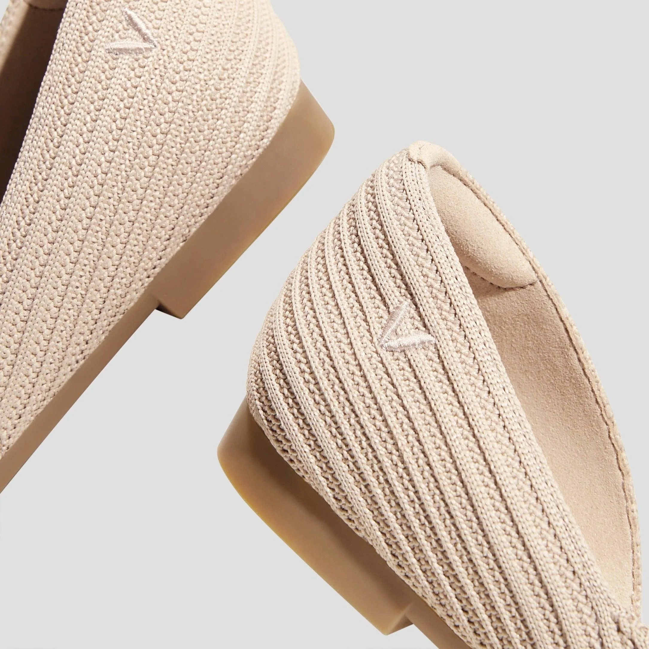 [Melia 2.0] ポインテッドトゥ Vカット フラットシューズ