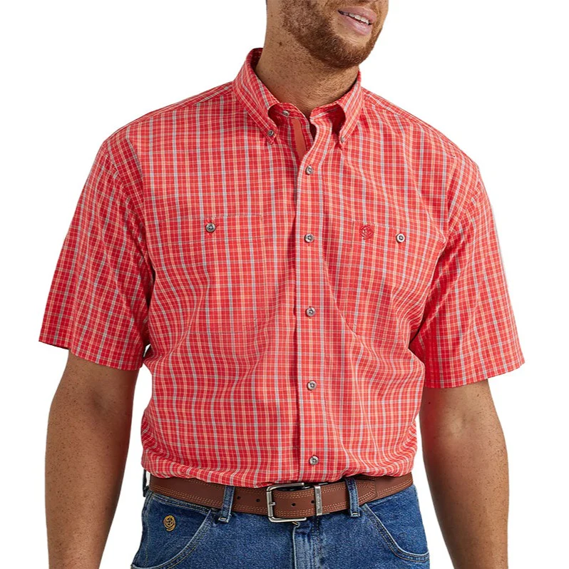 Wrangler Men's George Strait Short Sleeve Button Down Shirt in Red Plaid