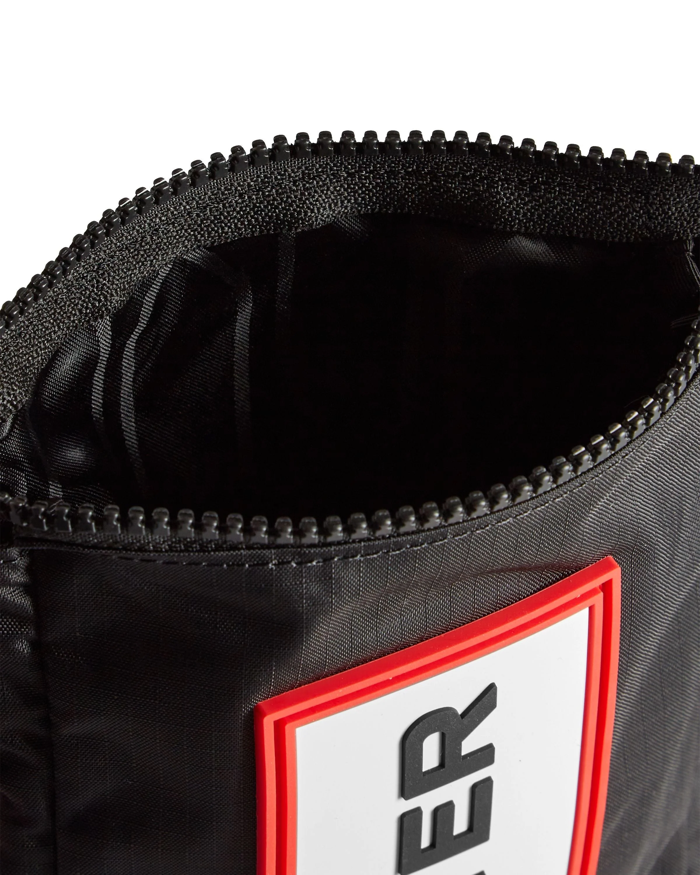 トラベル リップストップ リサイクル ナイロン フォンポーチ  -  ブラック/レッド ボックス ロゴ