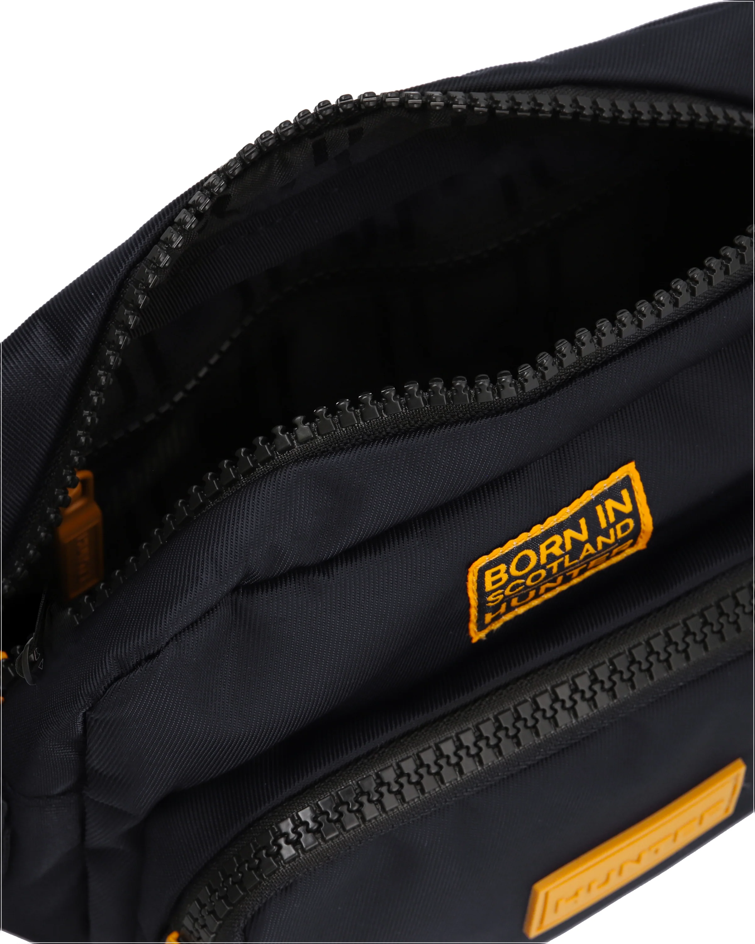 ナイロン クロスボディ ボーン イン スコットランド - ブラック / リッチオーカー