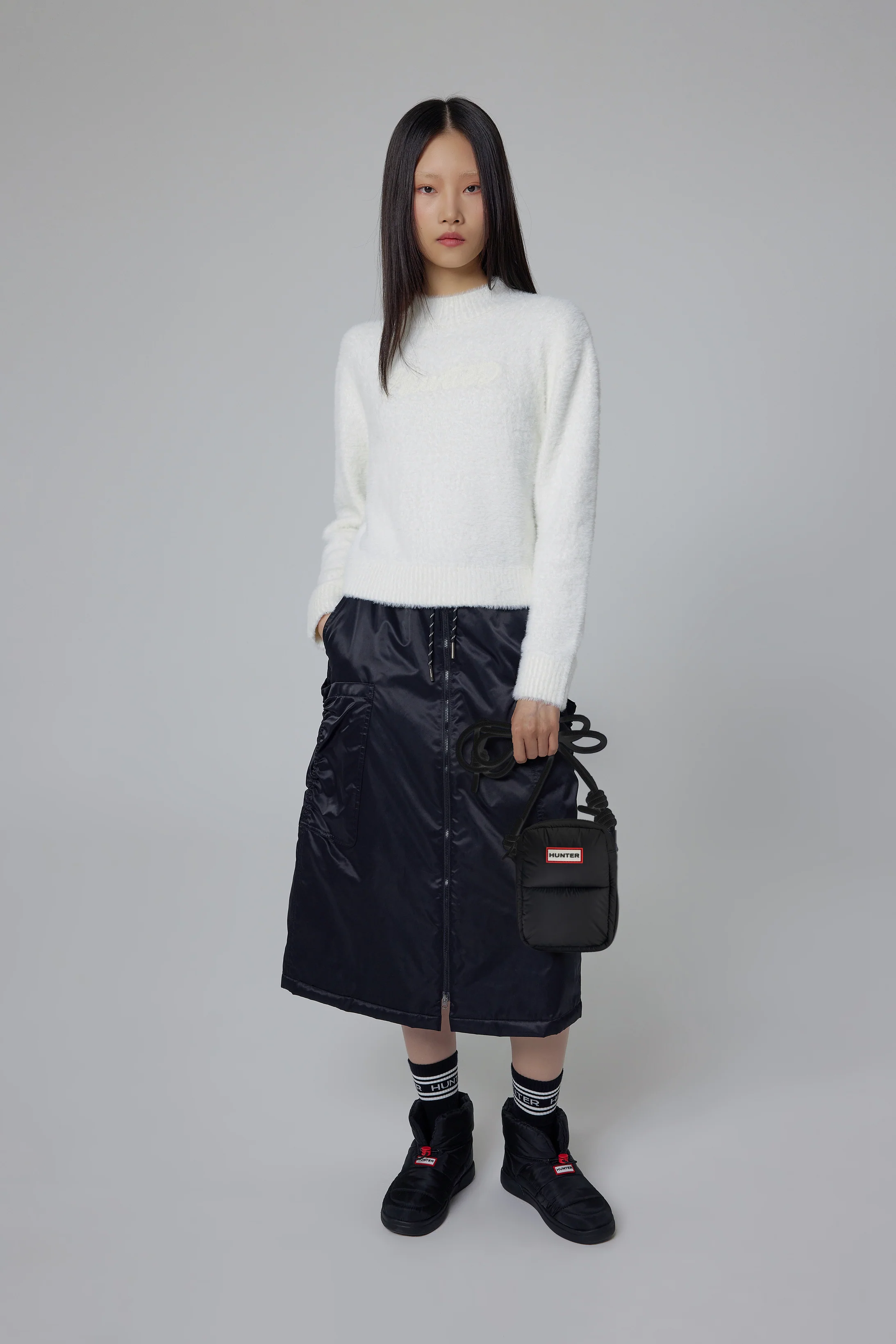 イントレピッド エクストラ パフド フォンポーチ - ブラック