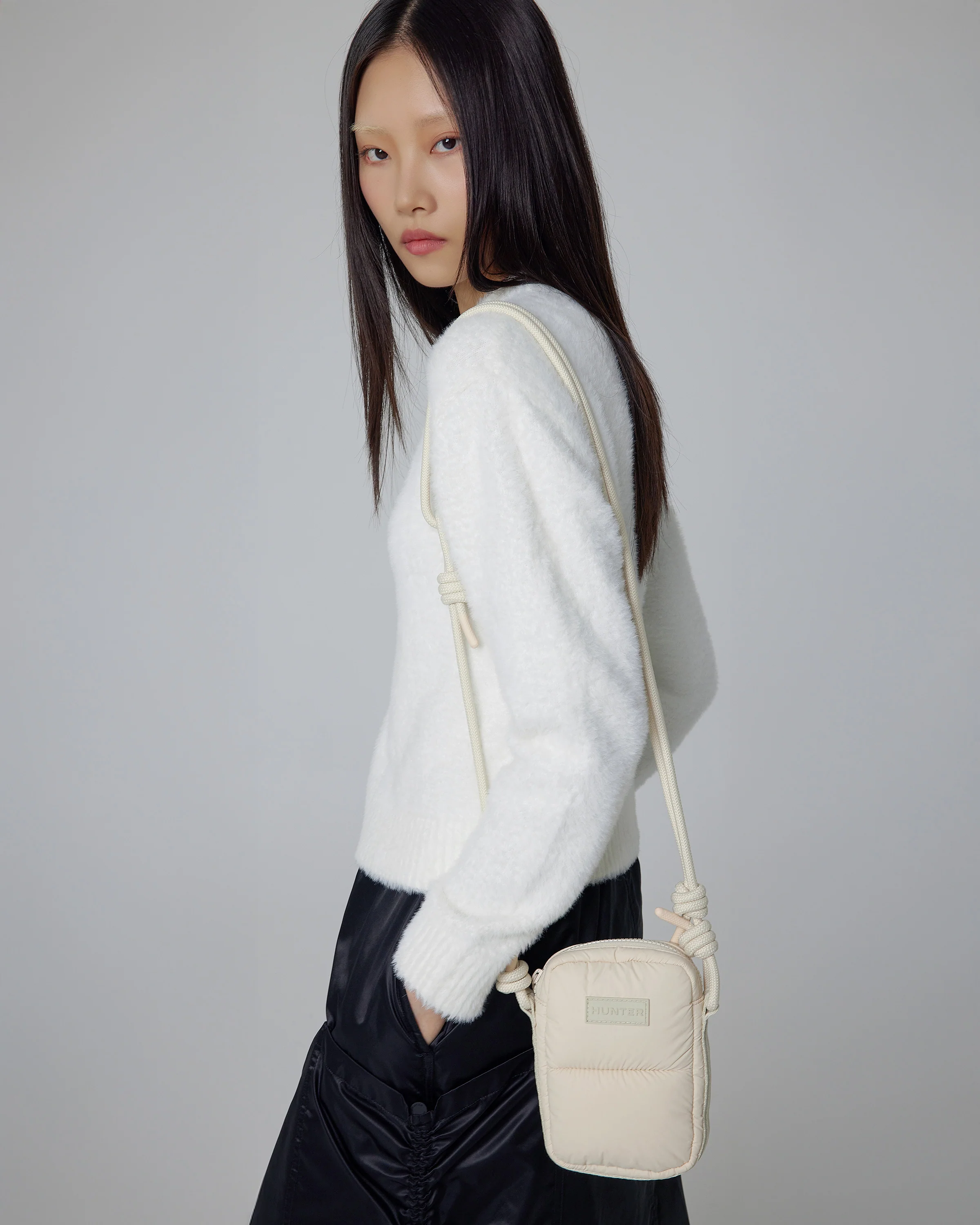 イントレピッド エクストラ パフド フォンポーチ - キャンバスクリーム