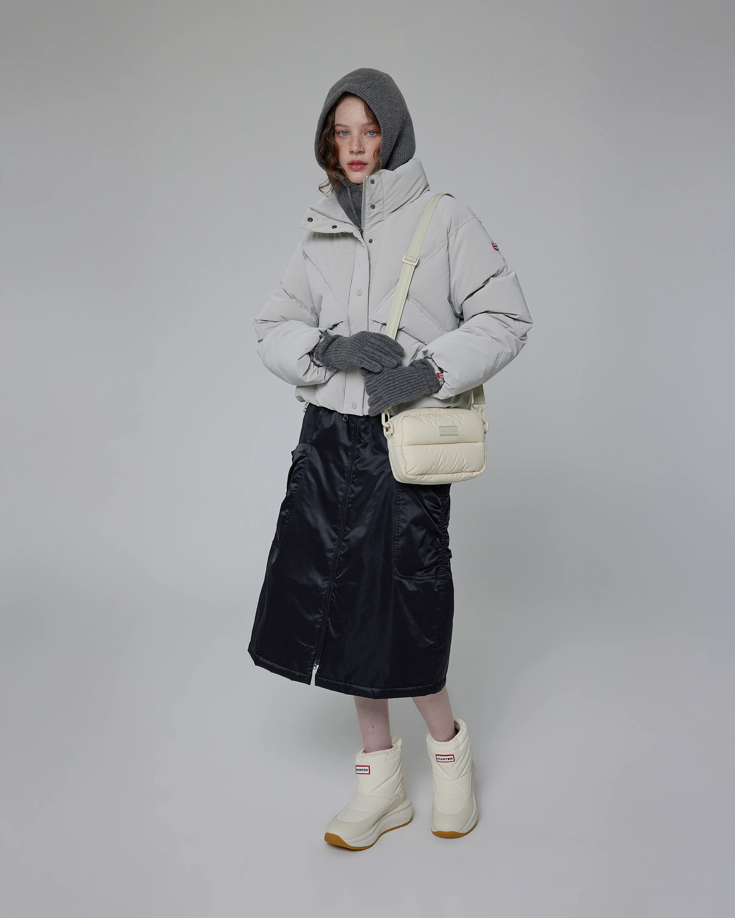 イントレピッド エクストラ パフド クロスボディ - キャンバスクリーム