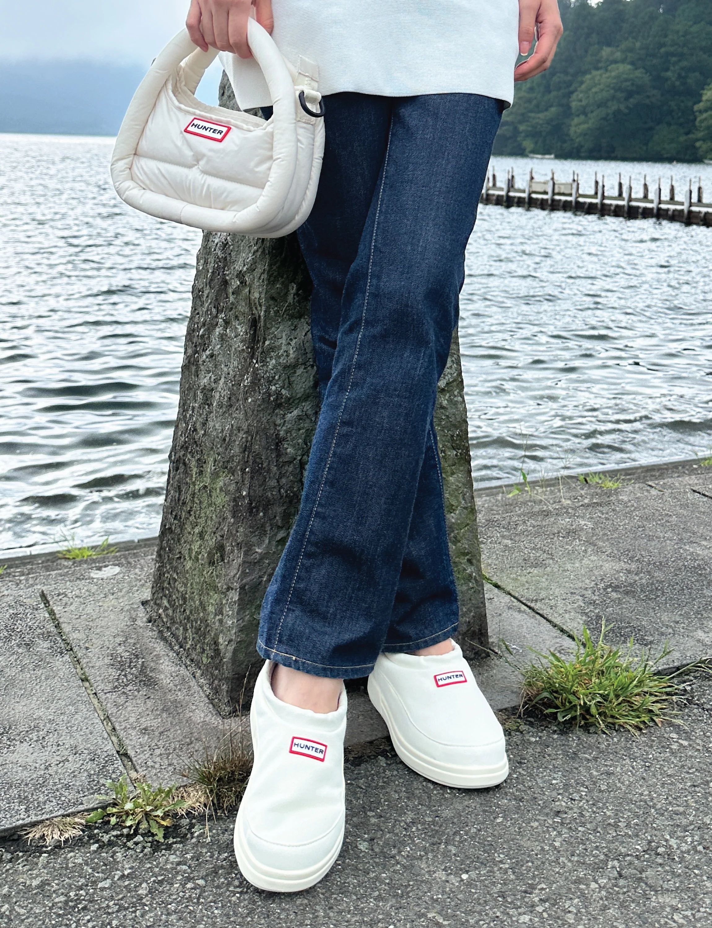 ユニセックス イン/アウト ビーガン スエード スリッパ - シェイデッド ホワイト