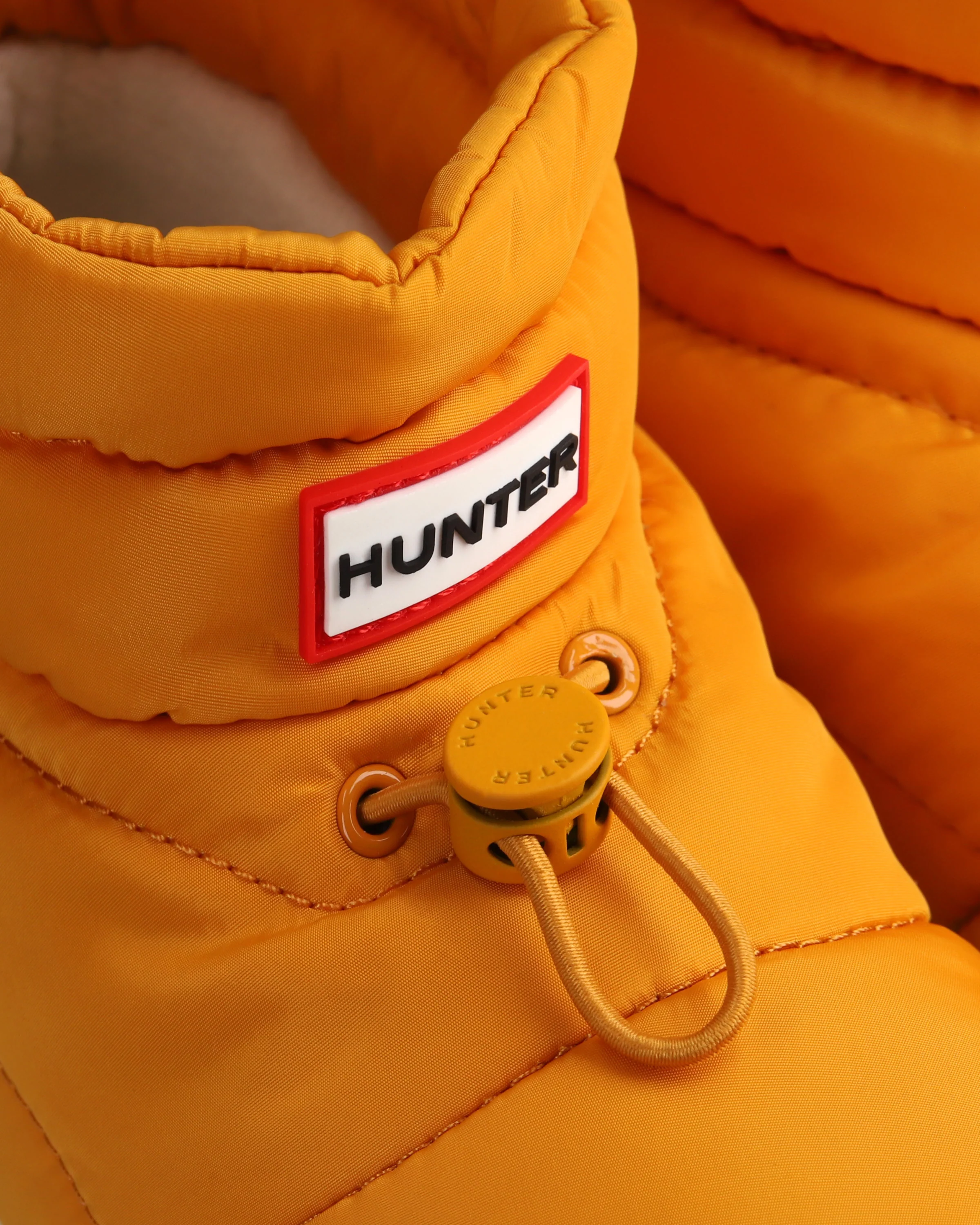 ユニセックス イン/アウト コージー パフ サイド ベント ブーティー - リッチオーカー / シェイデッドホワイト