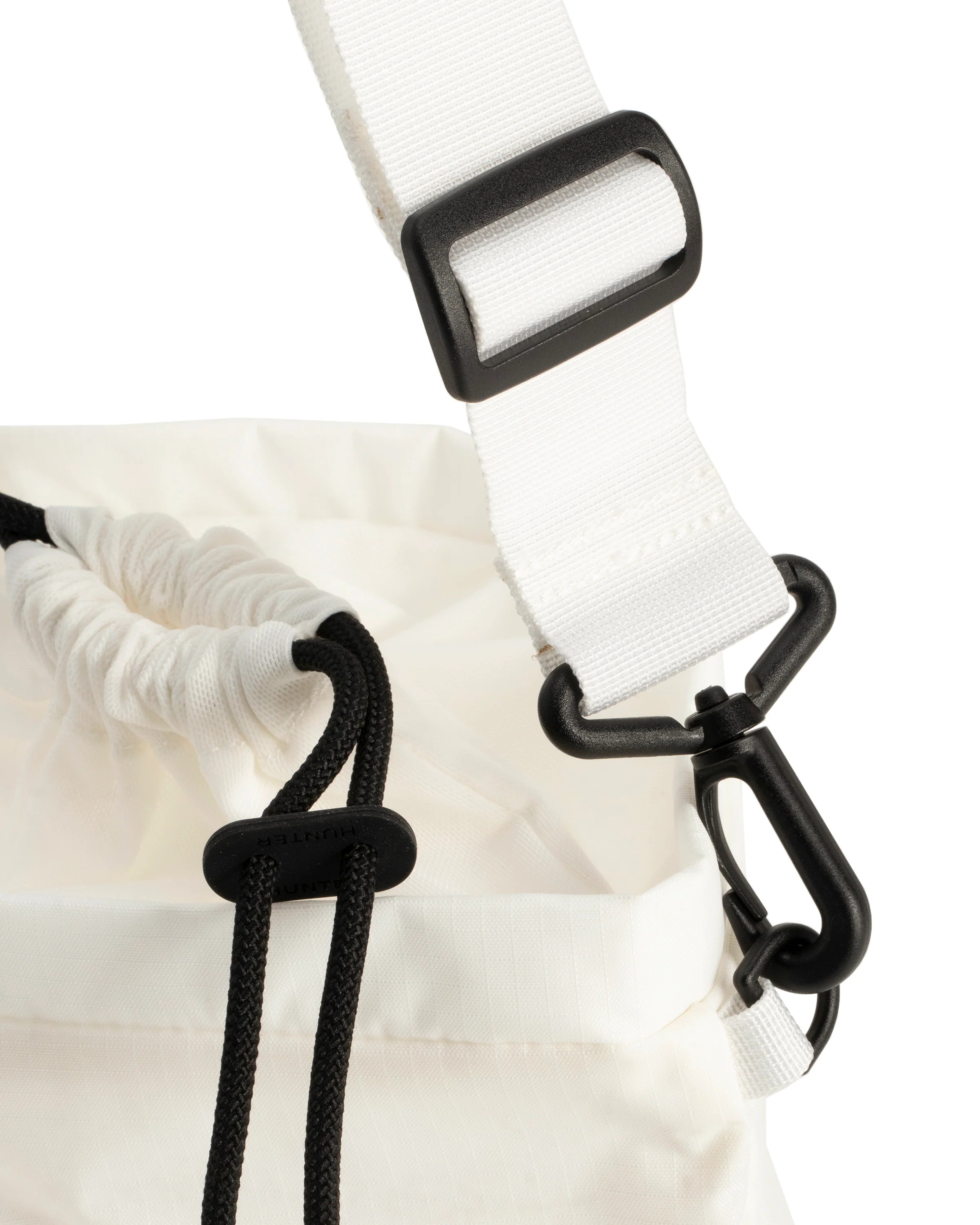 トラベル リップストップ バケット  -  ホワイト/レッド ボックス ロゴ