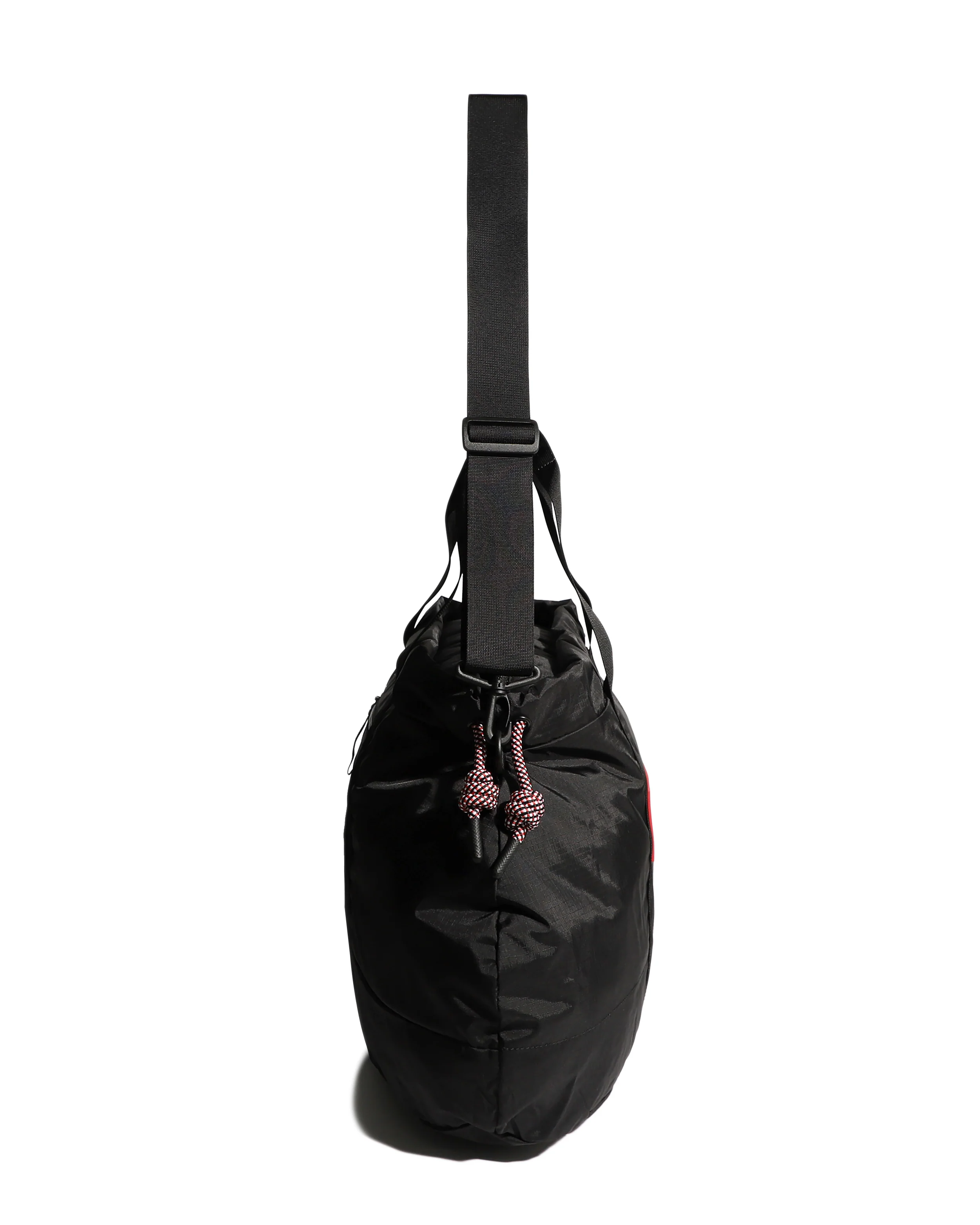 トラベル リップストップ ホールドオール  -  ブラック/レッドボックス ロゴ