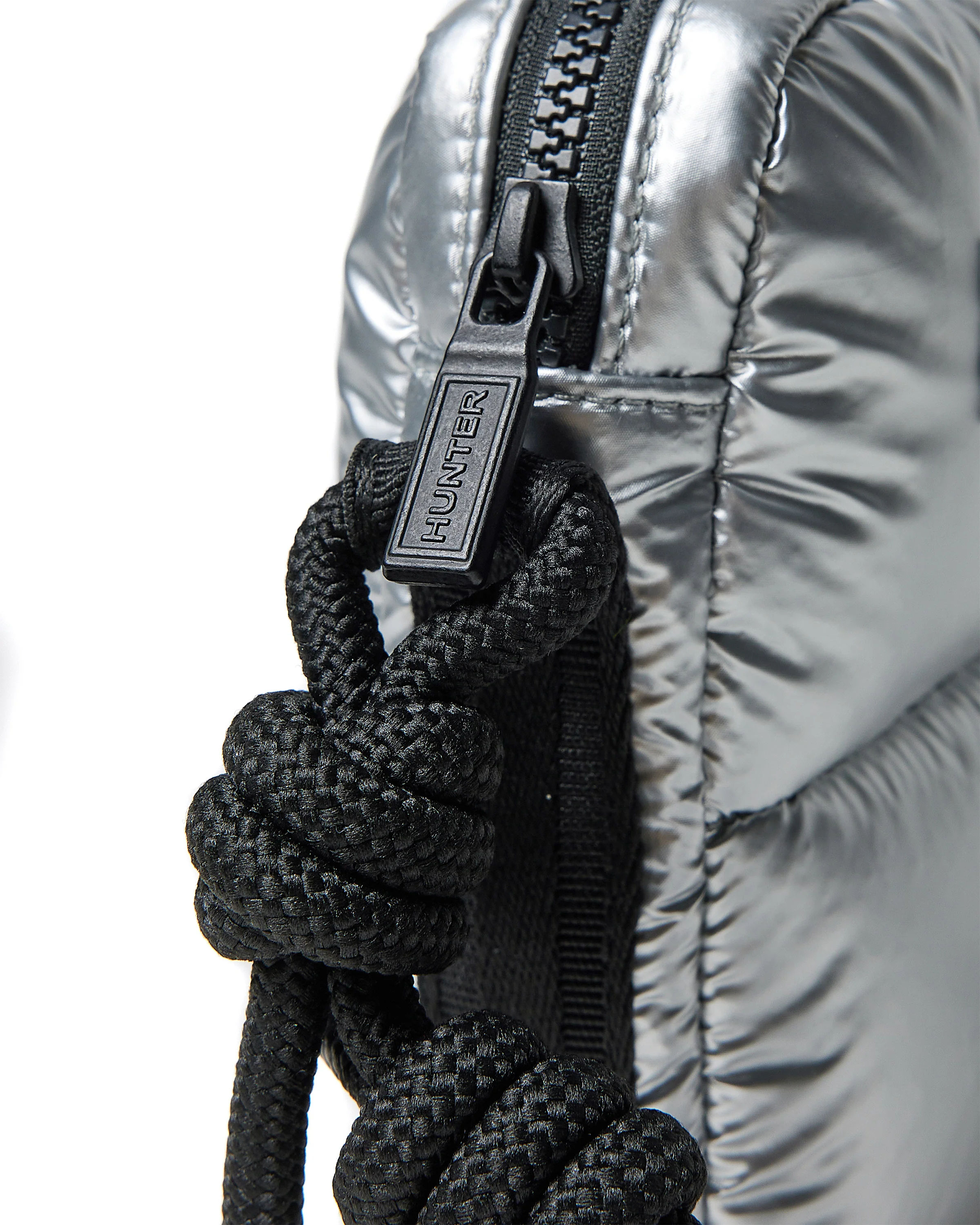 イントレピッド エクストラ パフド フォンポーチ - シルバー ホイル