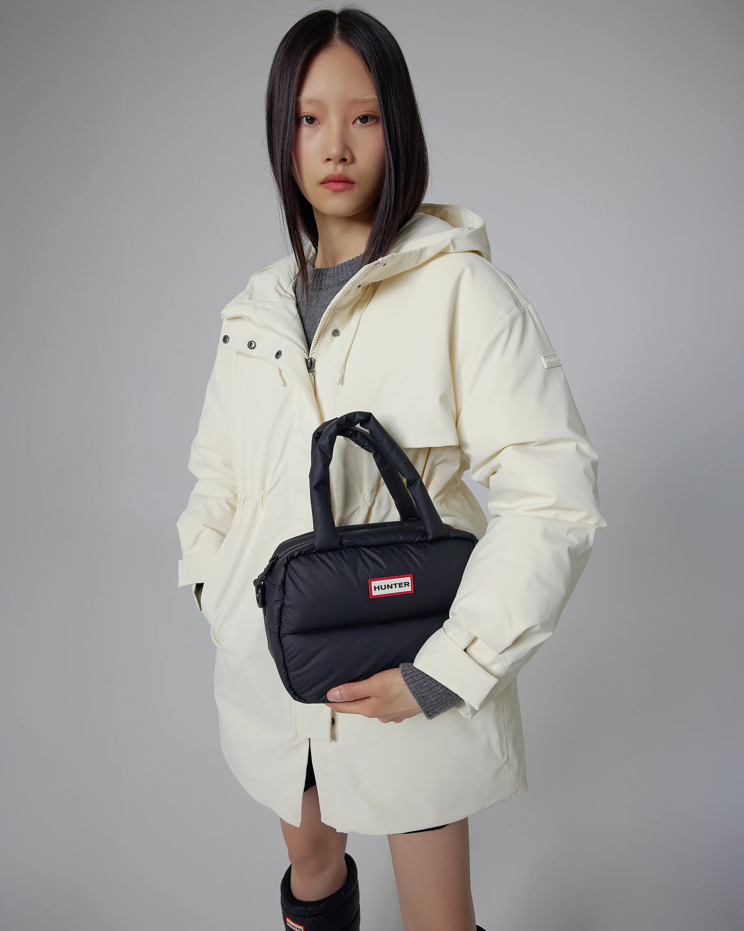 イントレピッド エクストラ パフド ミニ ボストン - ブラック