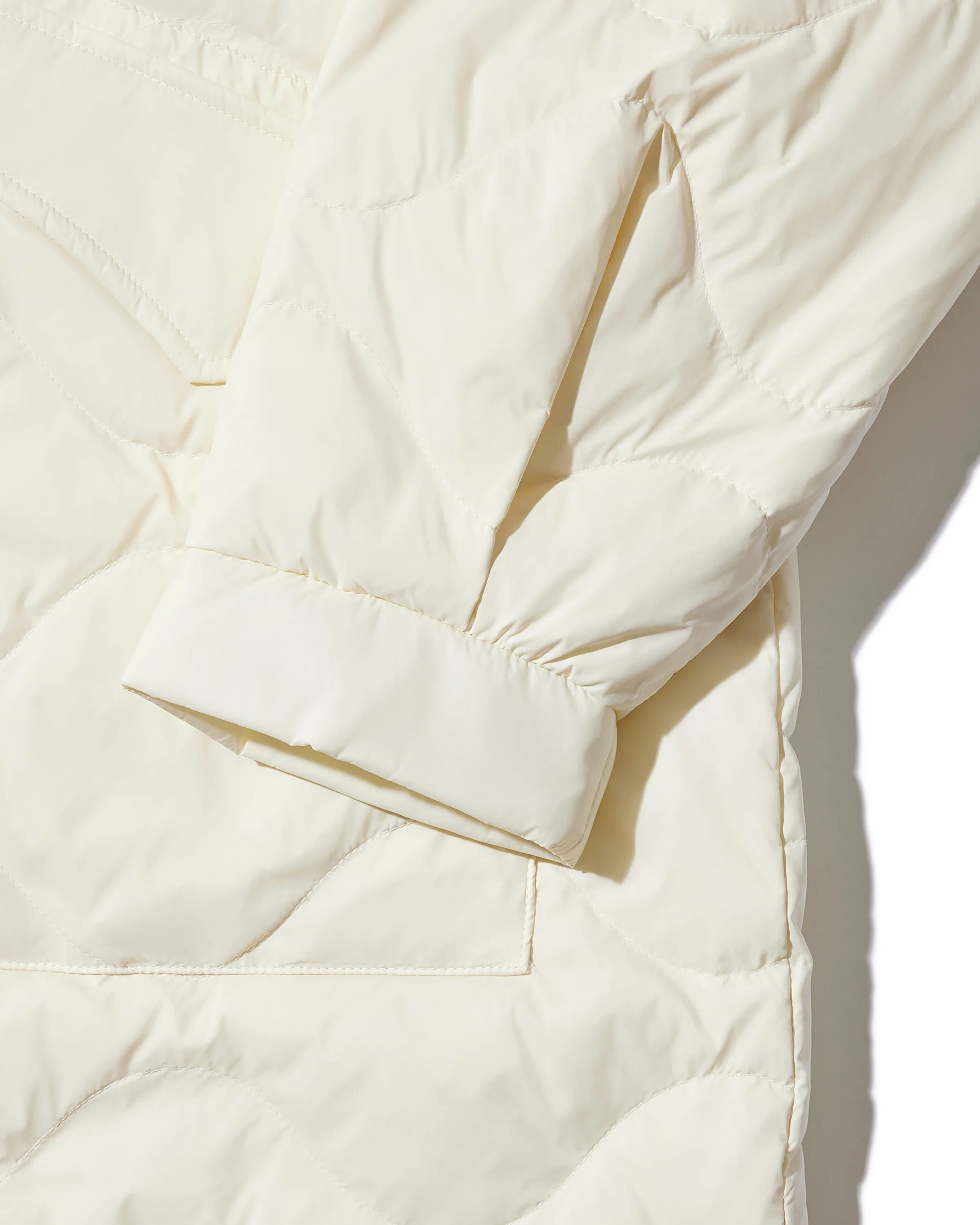 レディース エクスプローラー キルテッド ダウン ジャケット - アイボリー