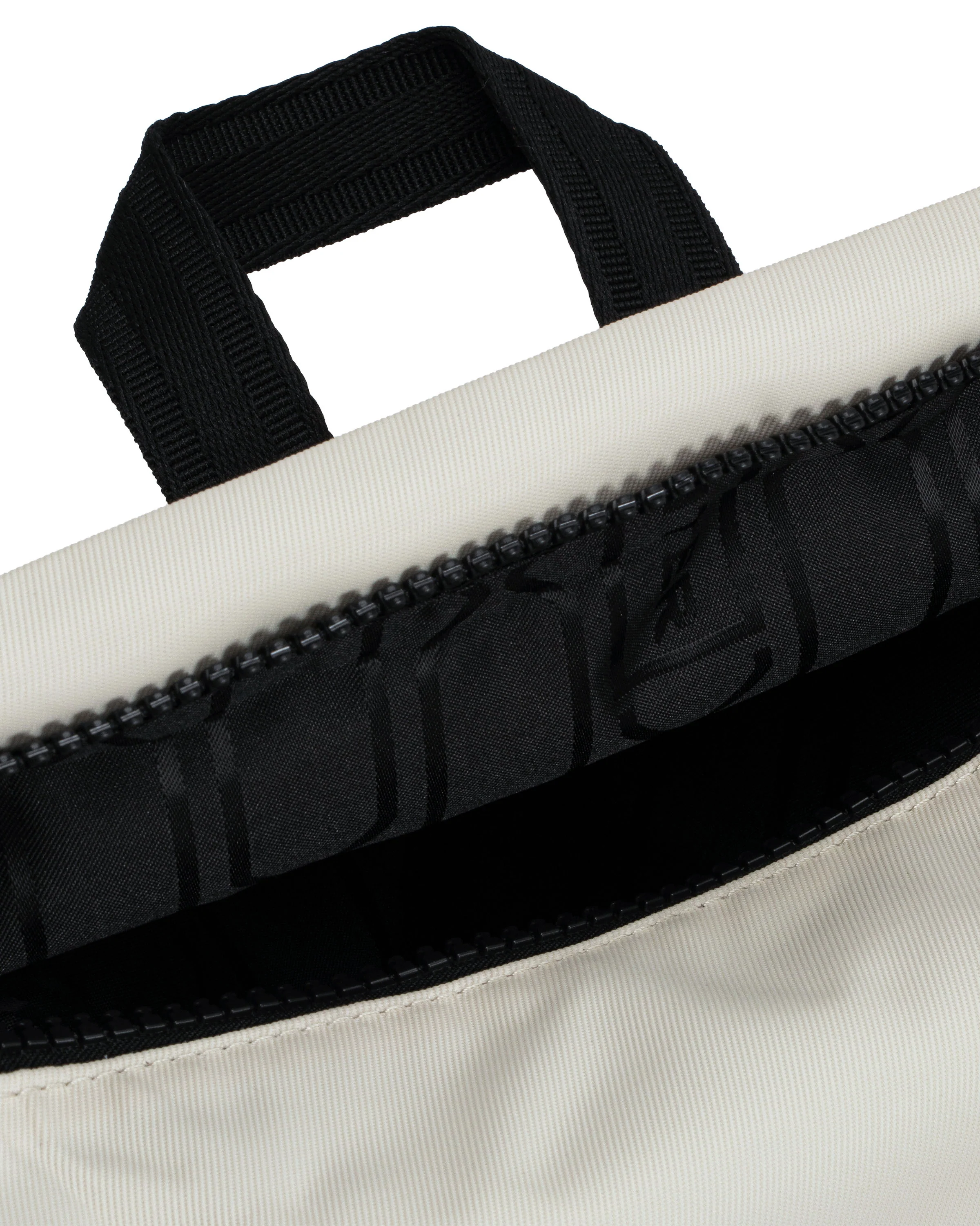 ナイロン パイオニア ミディアム トップクリップ バックパック  -  ソフトサンド