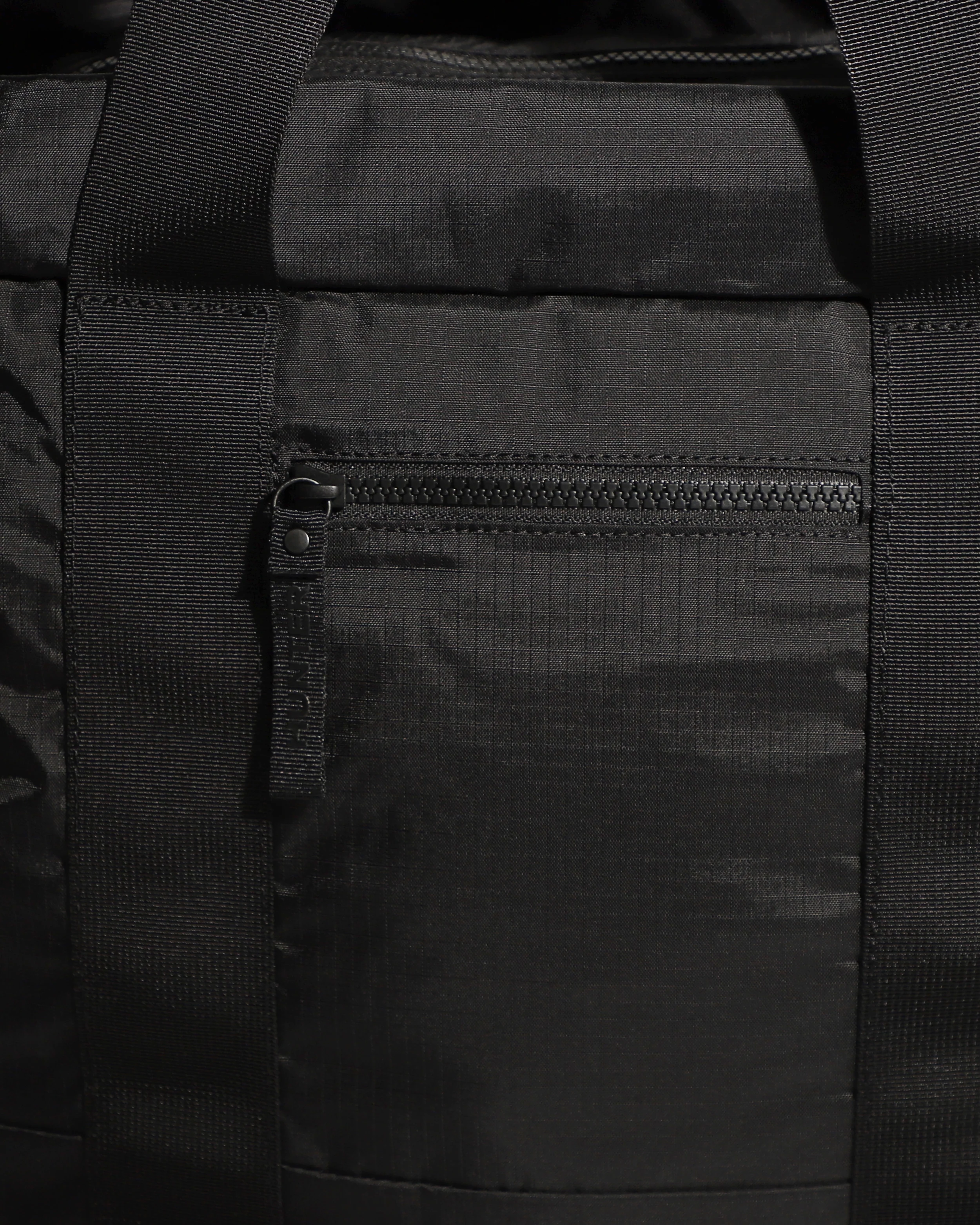 トラベル リップストップ ホールドオール  -  ブラック/レッドボックス ロゴ