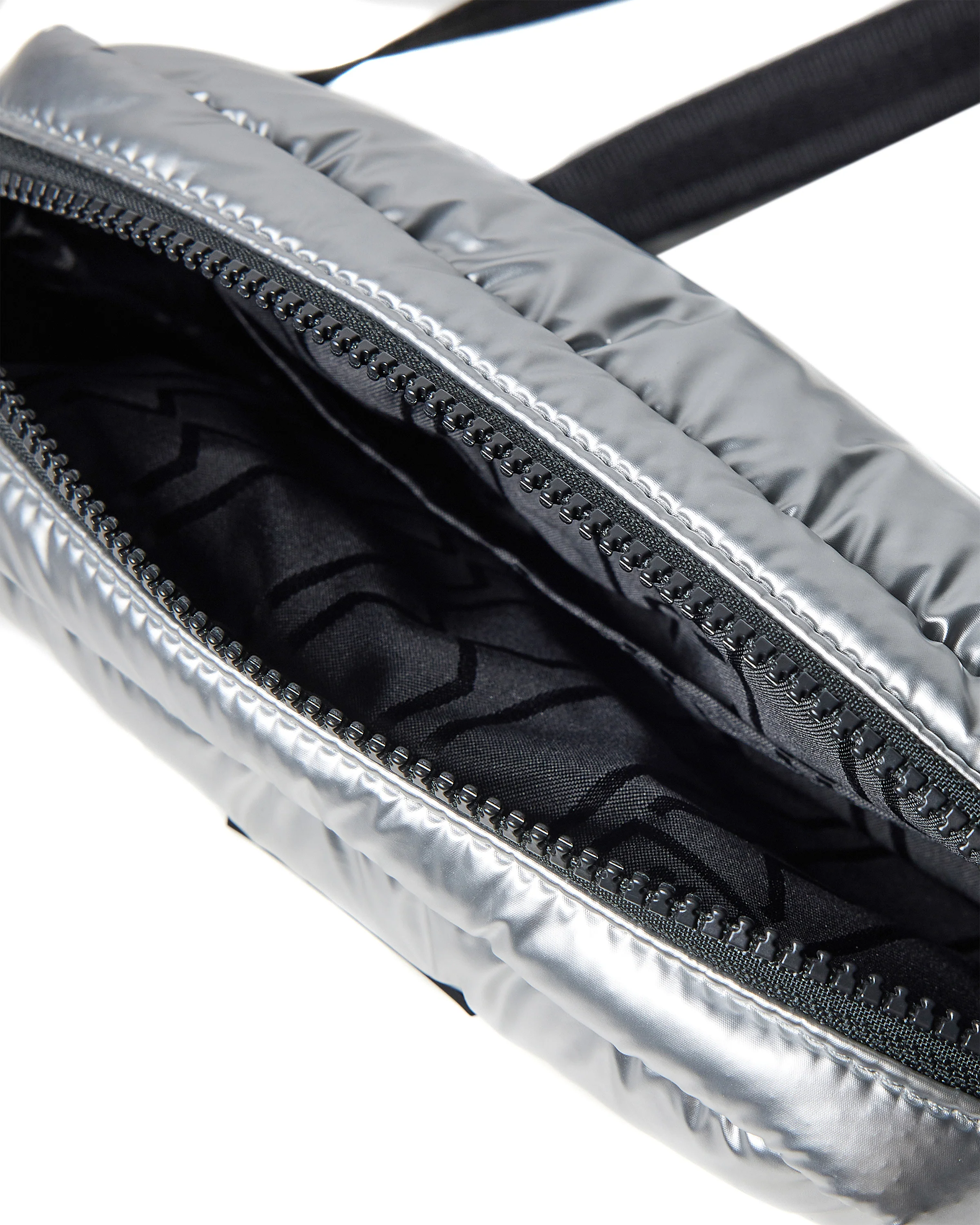 イントレピッド エクストラ パフド クロスボディ - シルバー ホイル