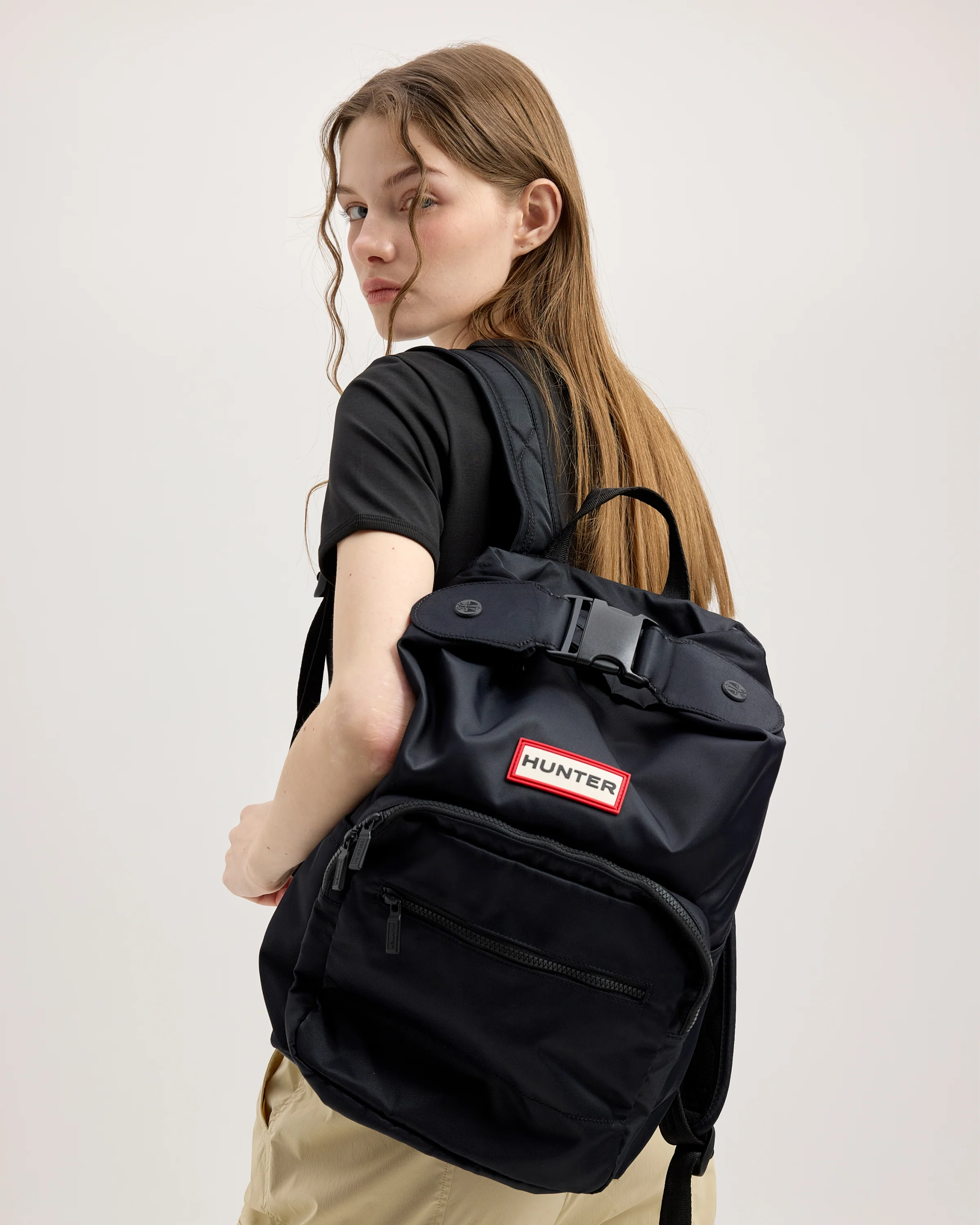 ナイロン パイオニア ラージ トップクリップ バックパック  -  ブラック