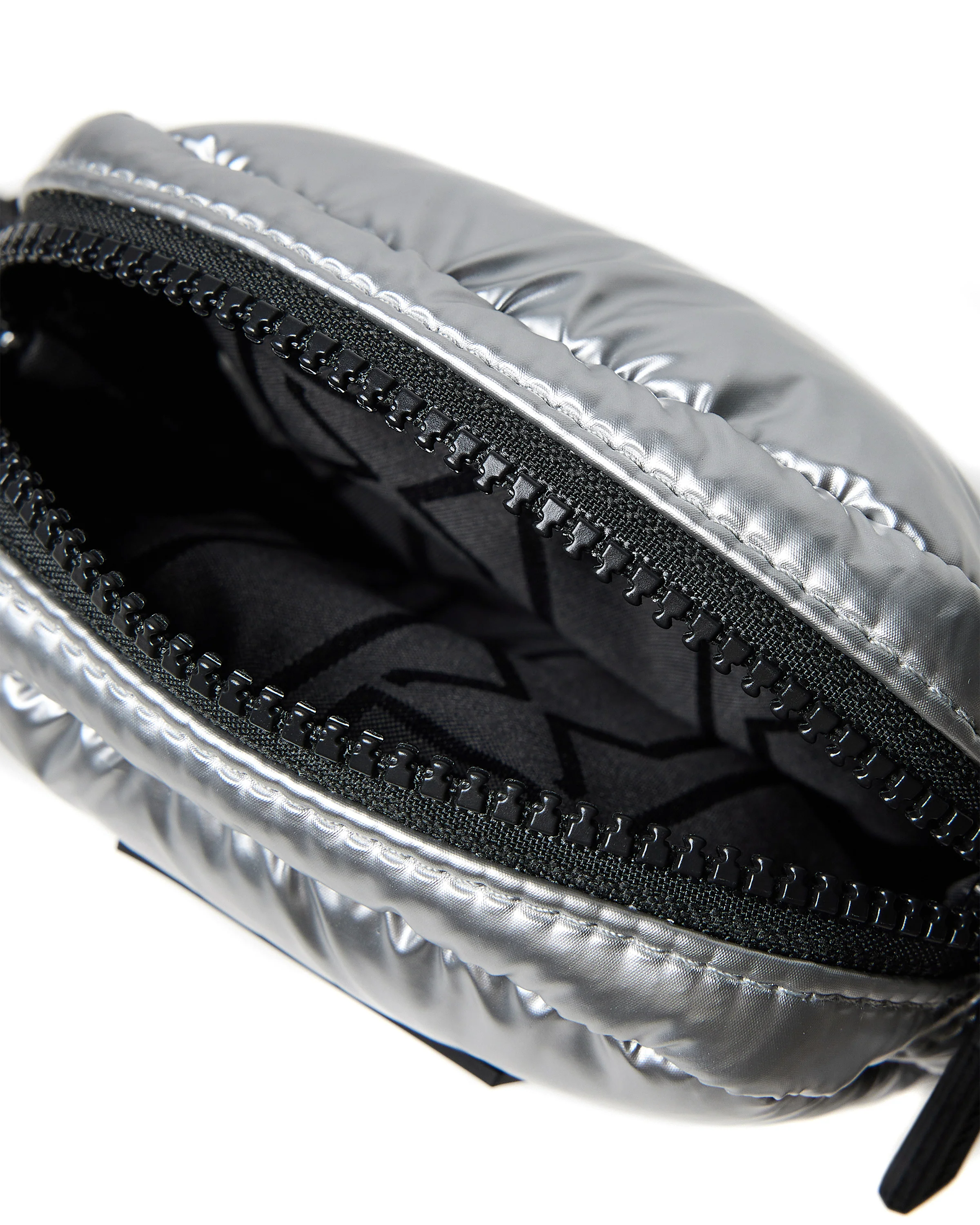 イントレピッド エクストラ パフド フォンポーチ - シルバー ホイル