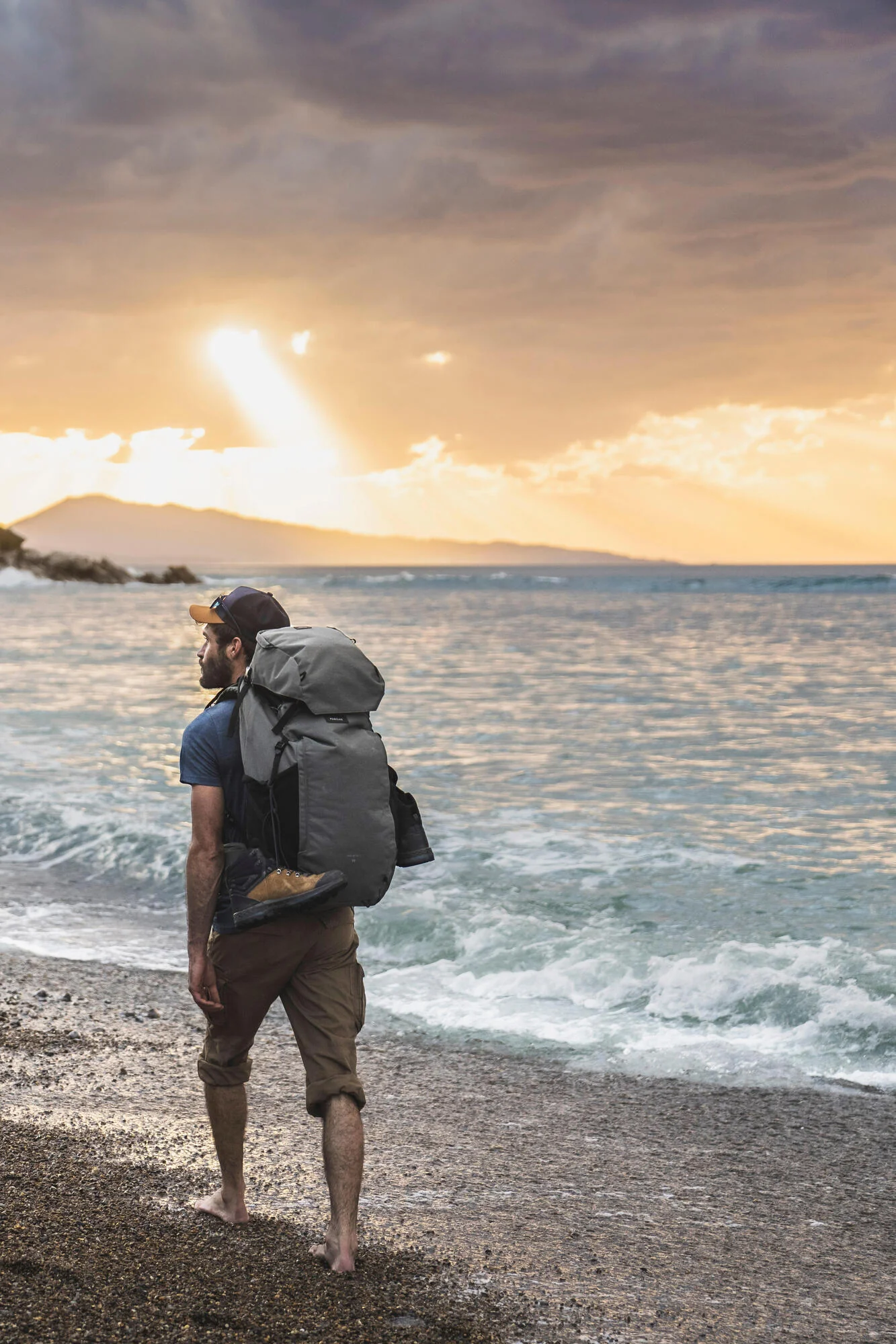 Forclaz Men's Travel 900 70+6L Backpacking Pack