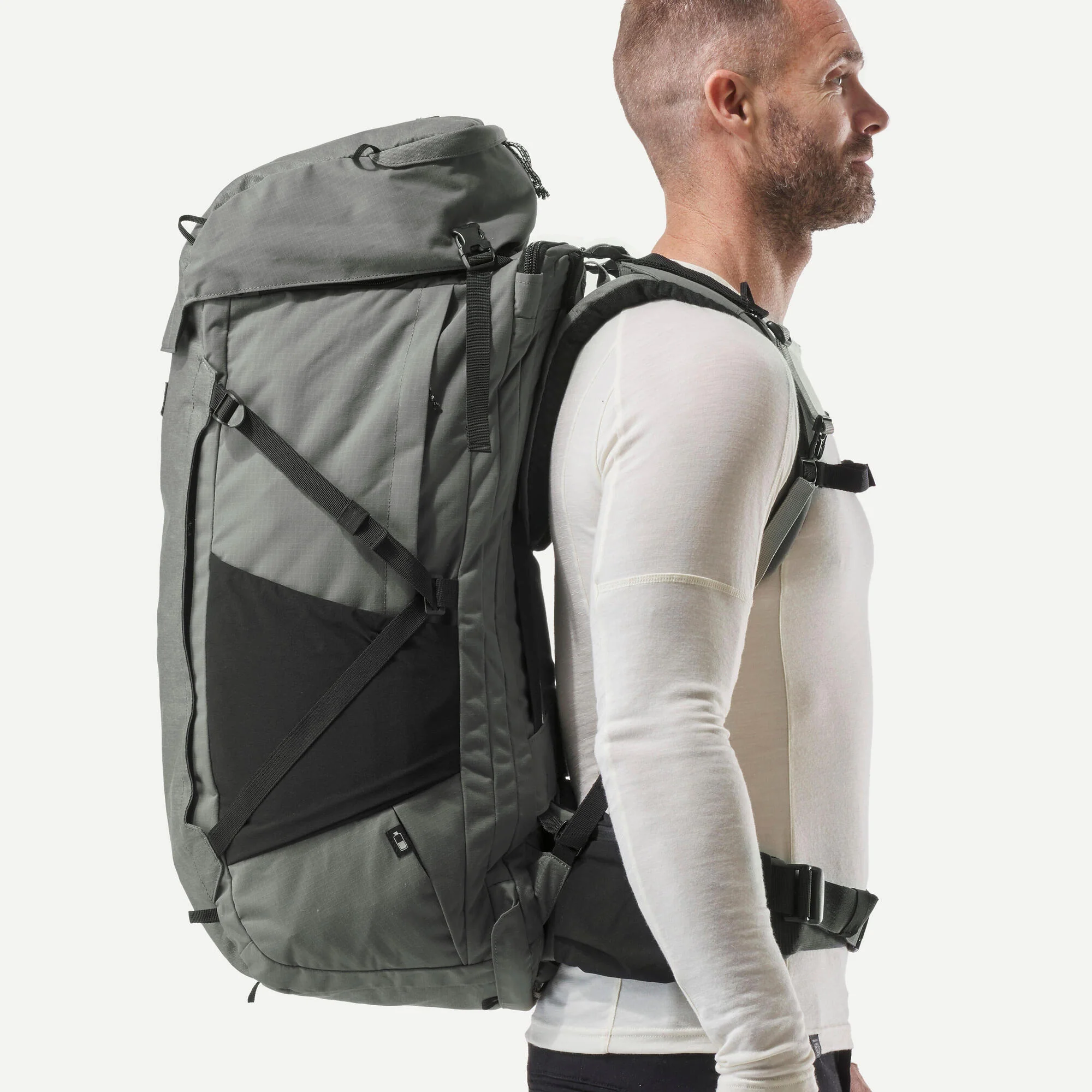 Forclaz Men's Travel 900 70+6L Backpacking Pack