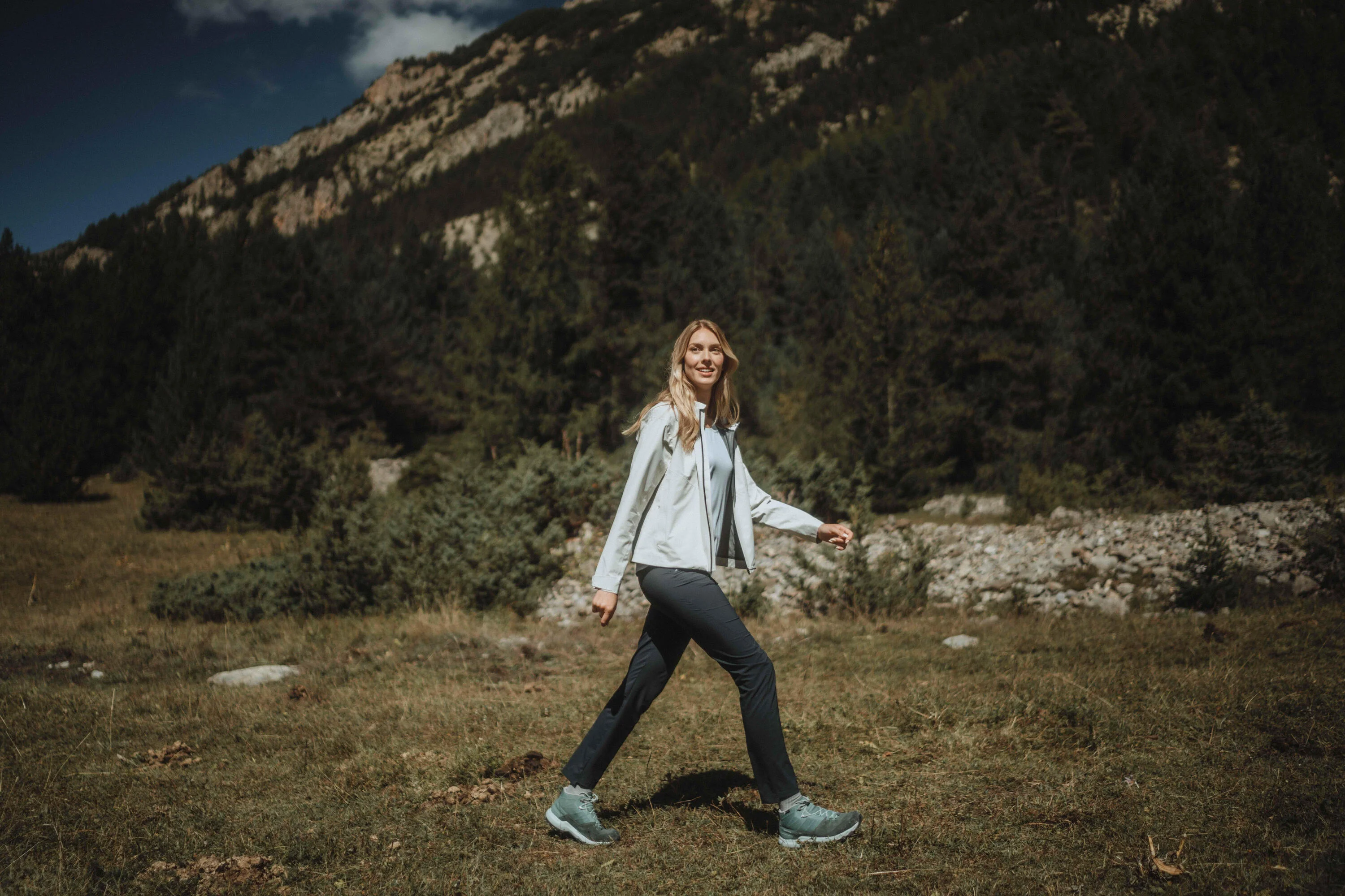 Quechua Women's MH100 Lightweight Waterproof Hiking Jacket