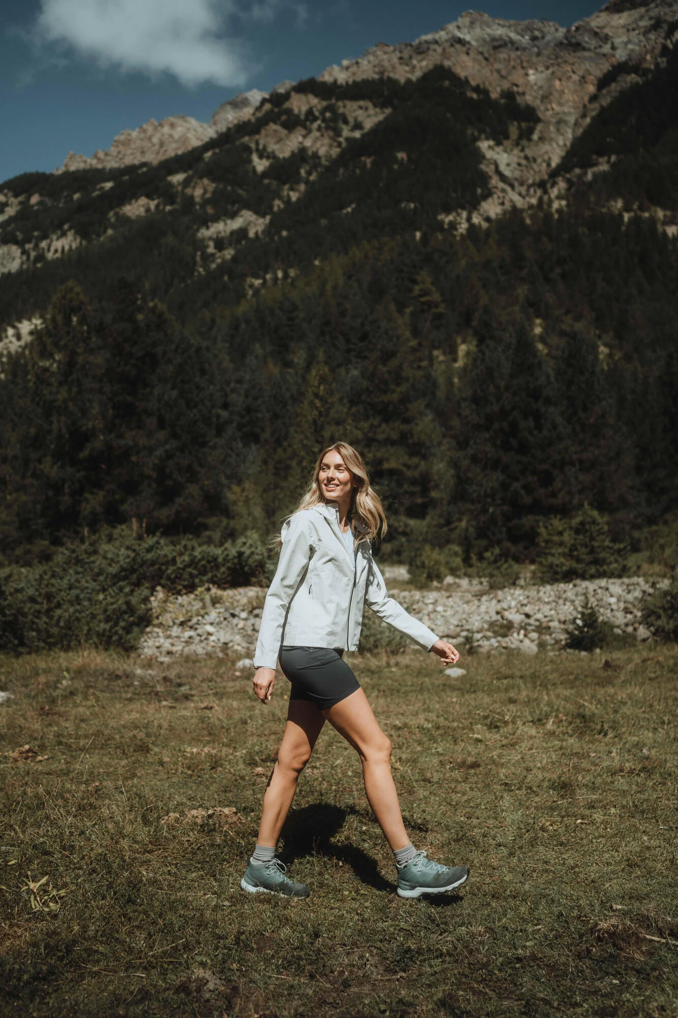 Quechua Women's MH100 Lightweight Waterproof Hiking Jacket