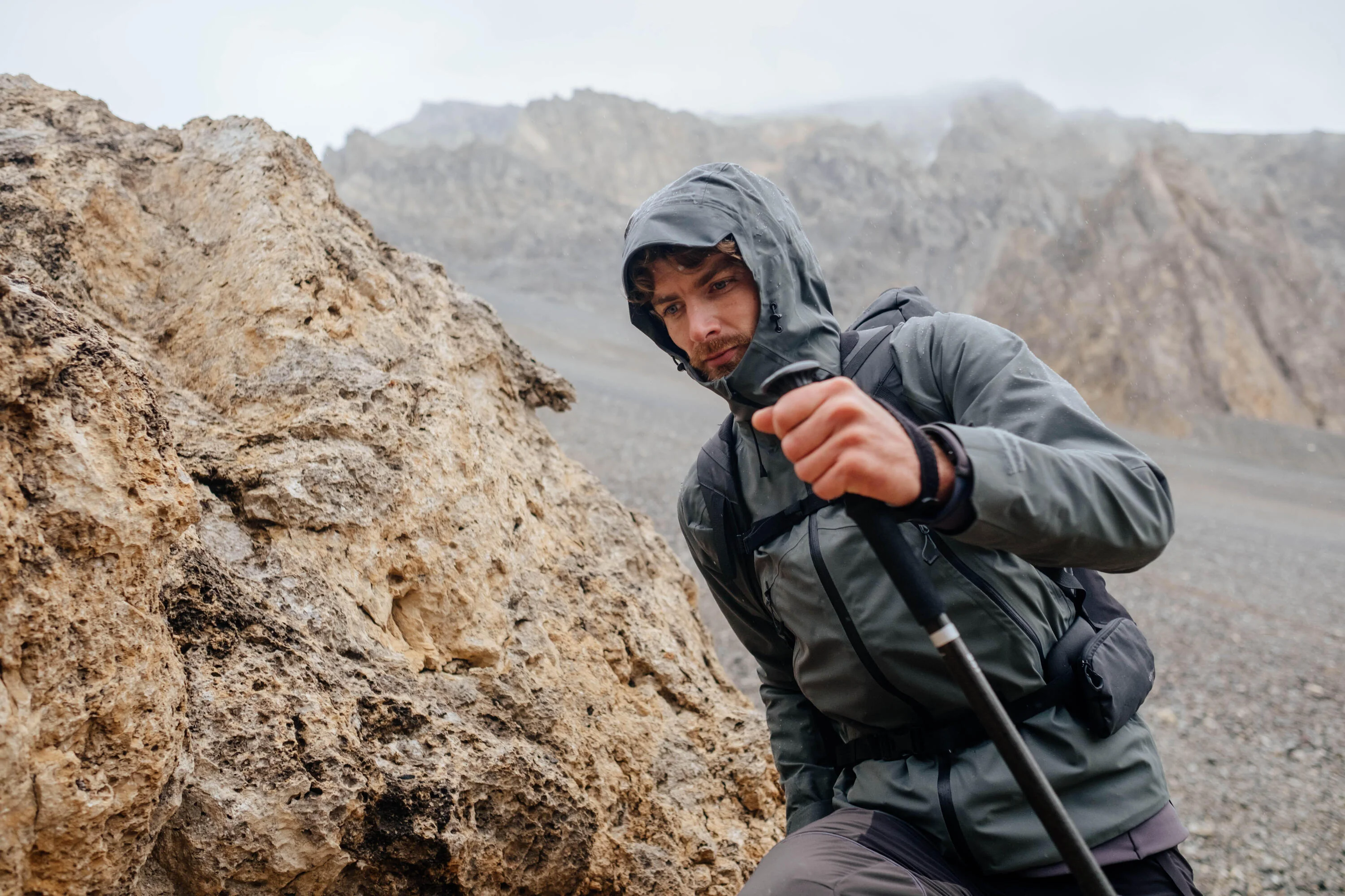 Quechua Men's MH500 Hiking Lightweight Waterproof Jacket