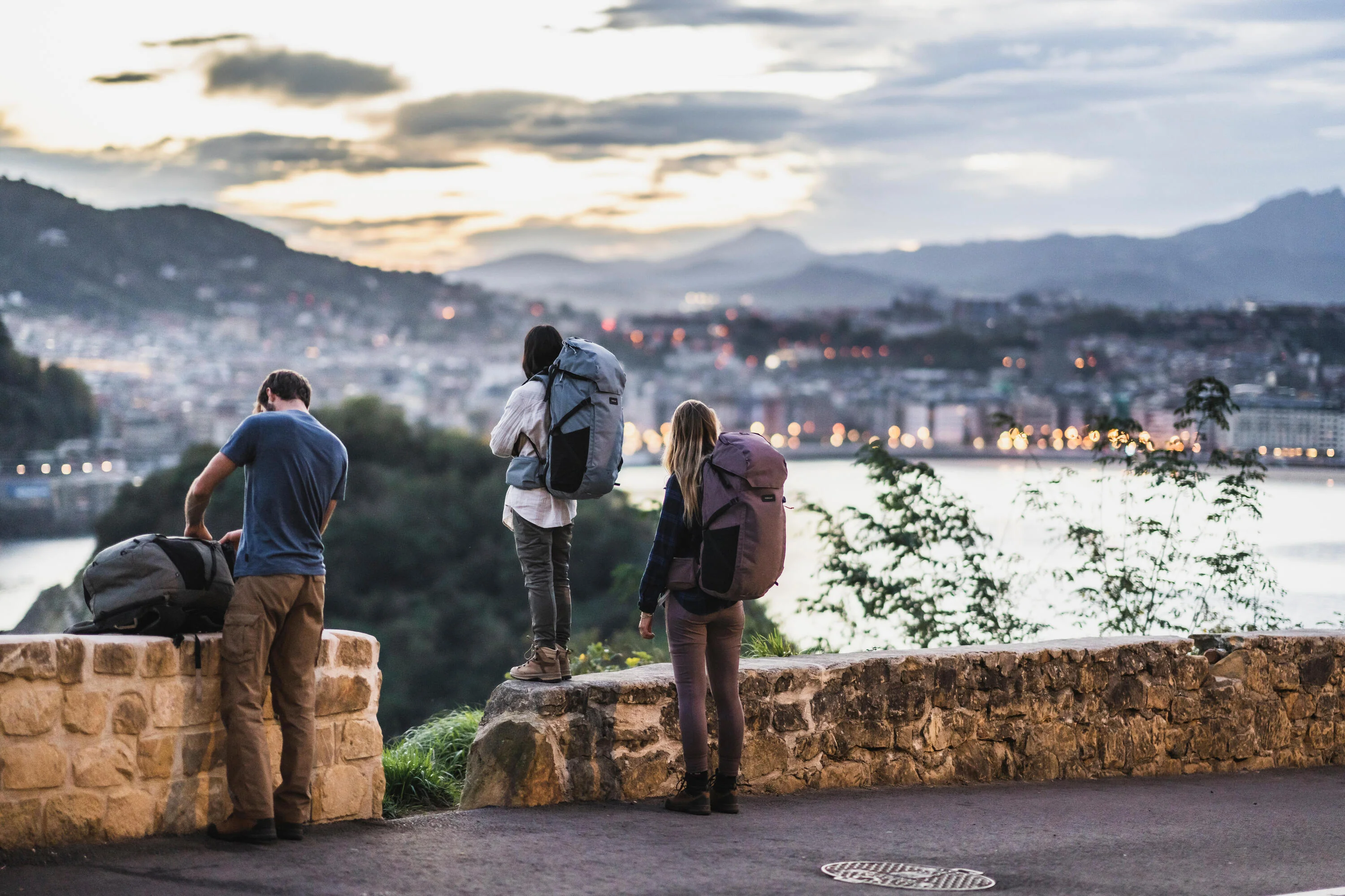 Forclaz Women's Travel 900 60 + 6 L Backpacking Pack