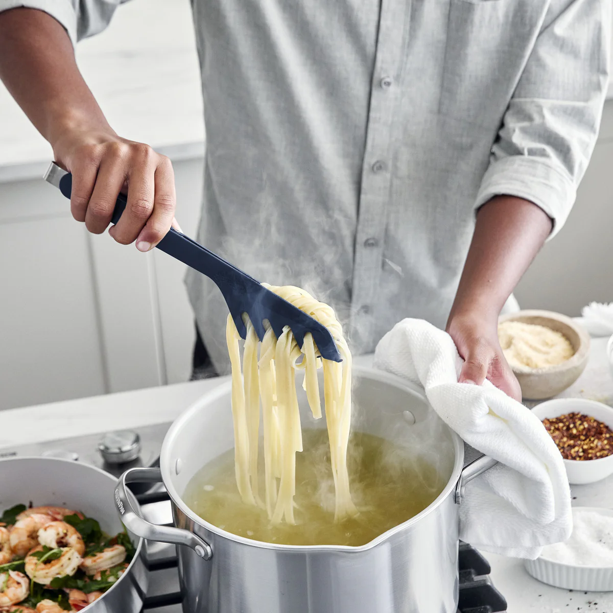 Premiere Silicone Locking Pasta Tongs | Oxford Blue