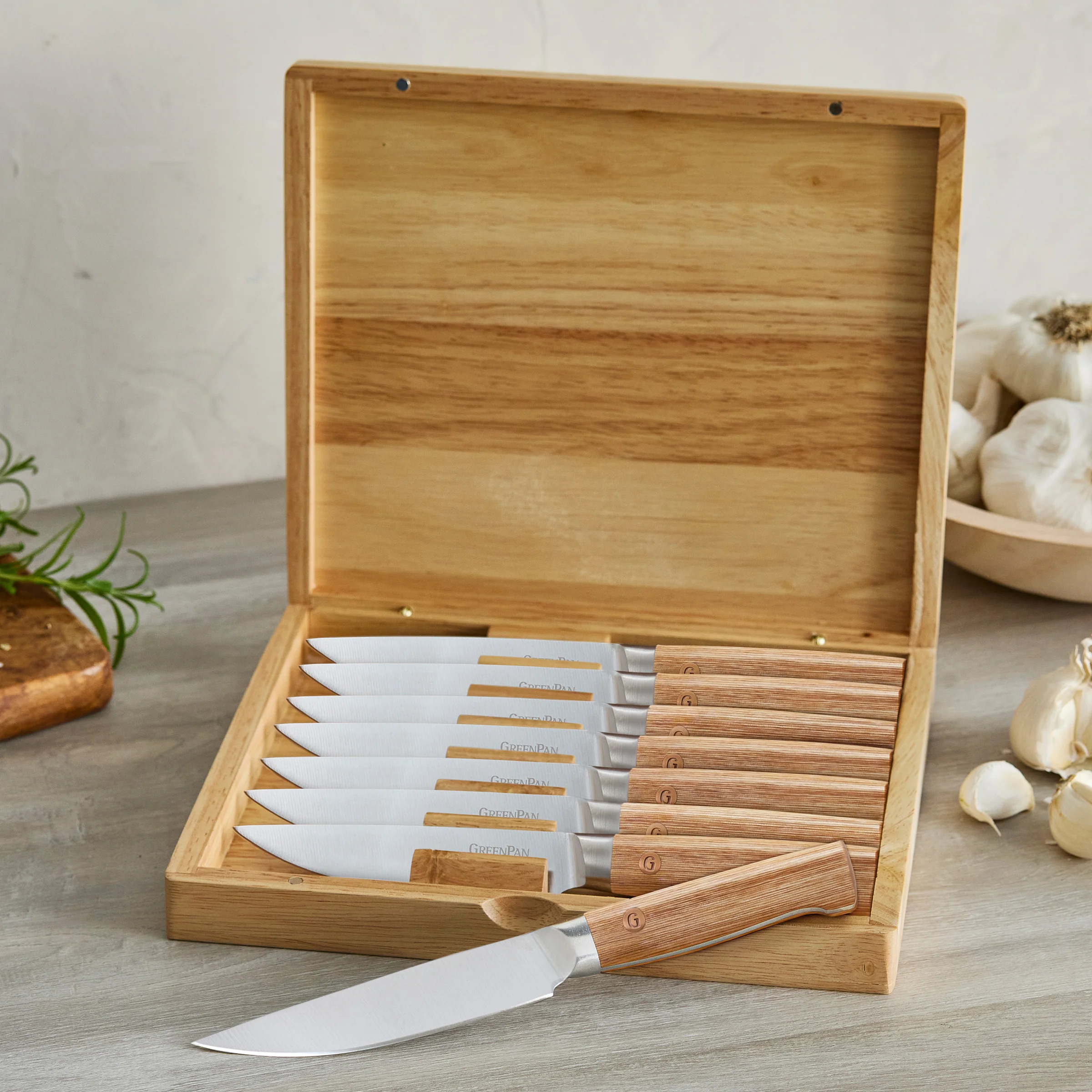 Elite Cutlery 8-Piece Steak Knife Set with Light-Wood Handles