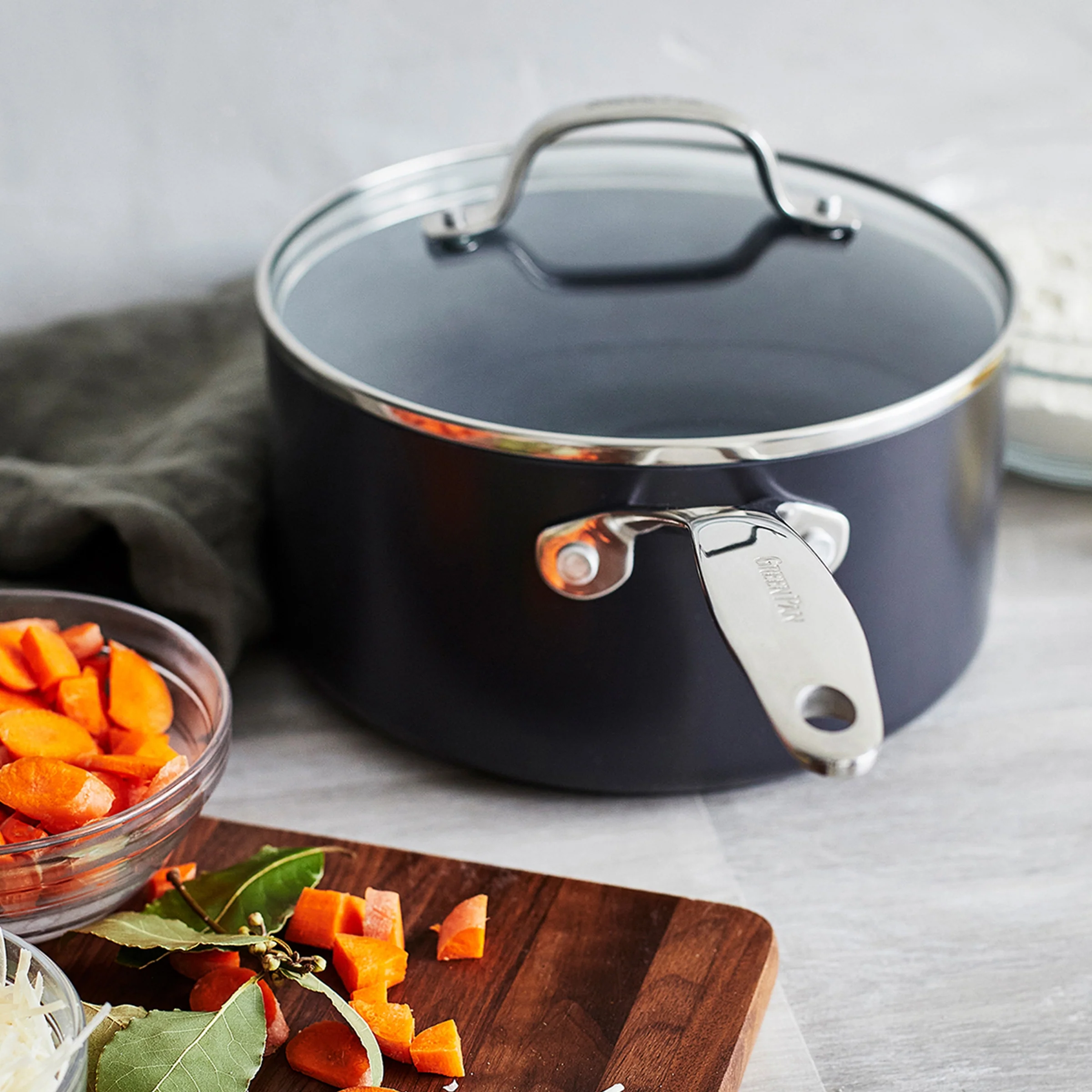 Valencia Pro Ceramic Nonstick 2-Quart Saucepan with Lid