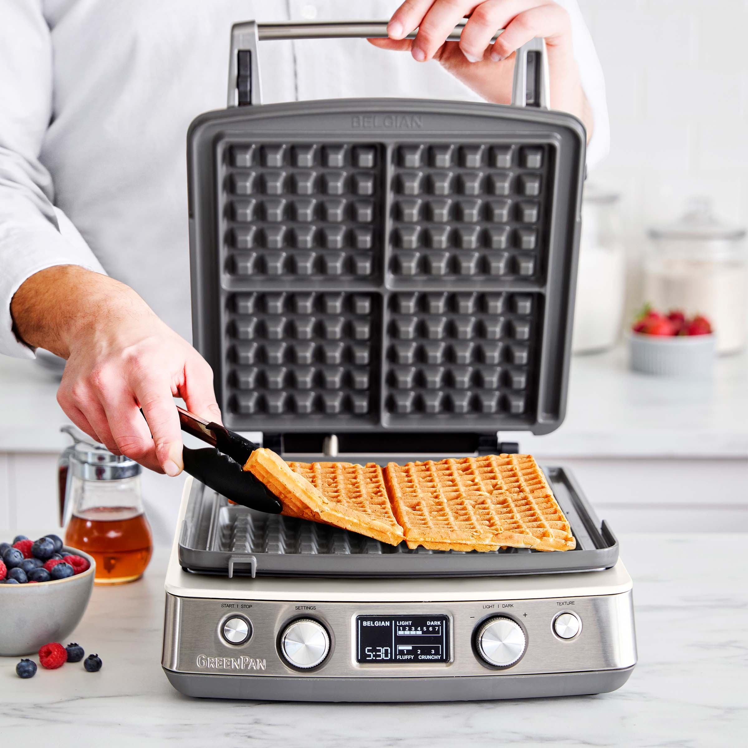 Elite Ceramic Nonstick 4-Square Waffle Maker | Cloud Cream