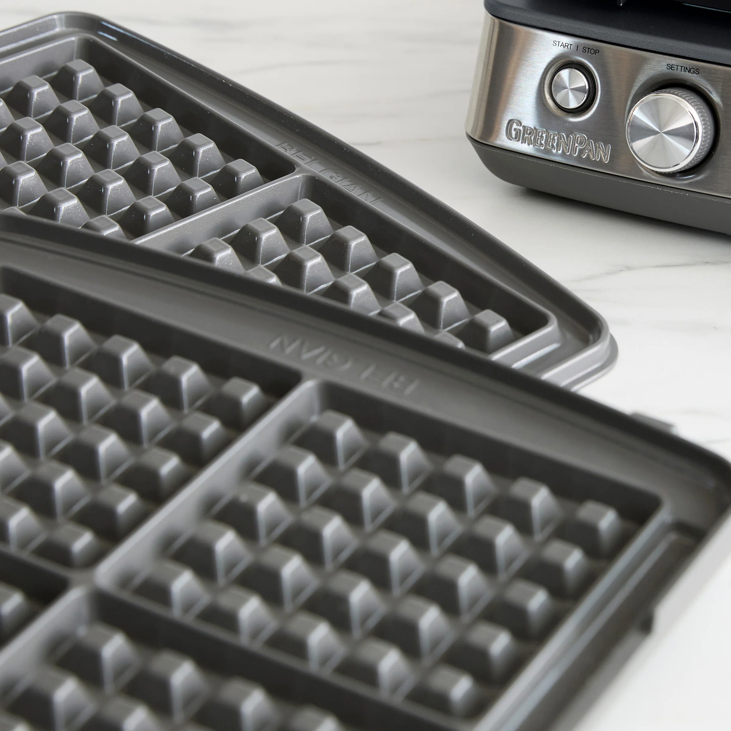 Elite Ceramic Nonstick 4-Square Waffle Maker | Graphite