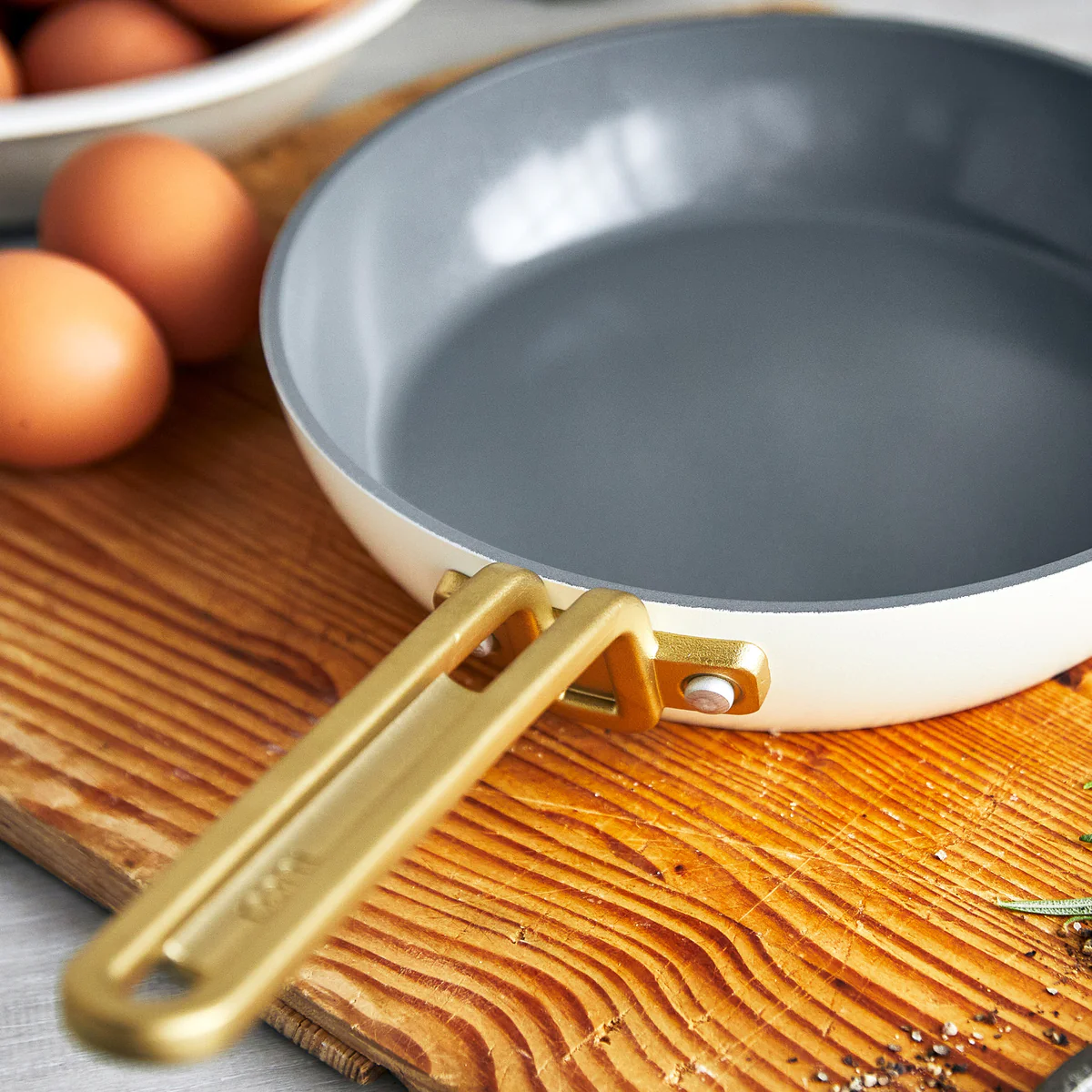 Stanley Tucci™ Ceramic Nonstick 4-Piece Frypan Set with The Tucci Cookbook | Carrara White