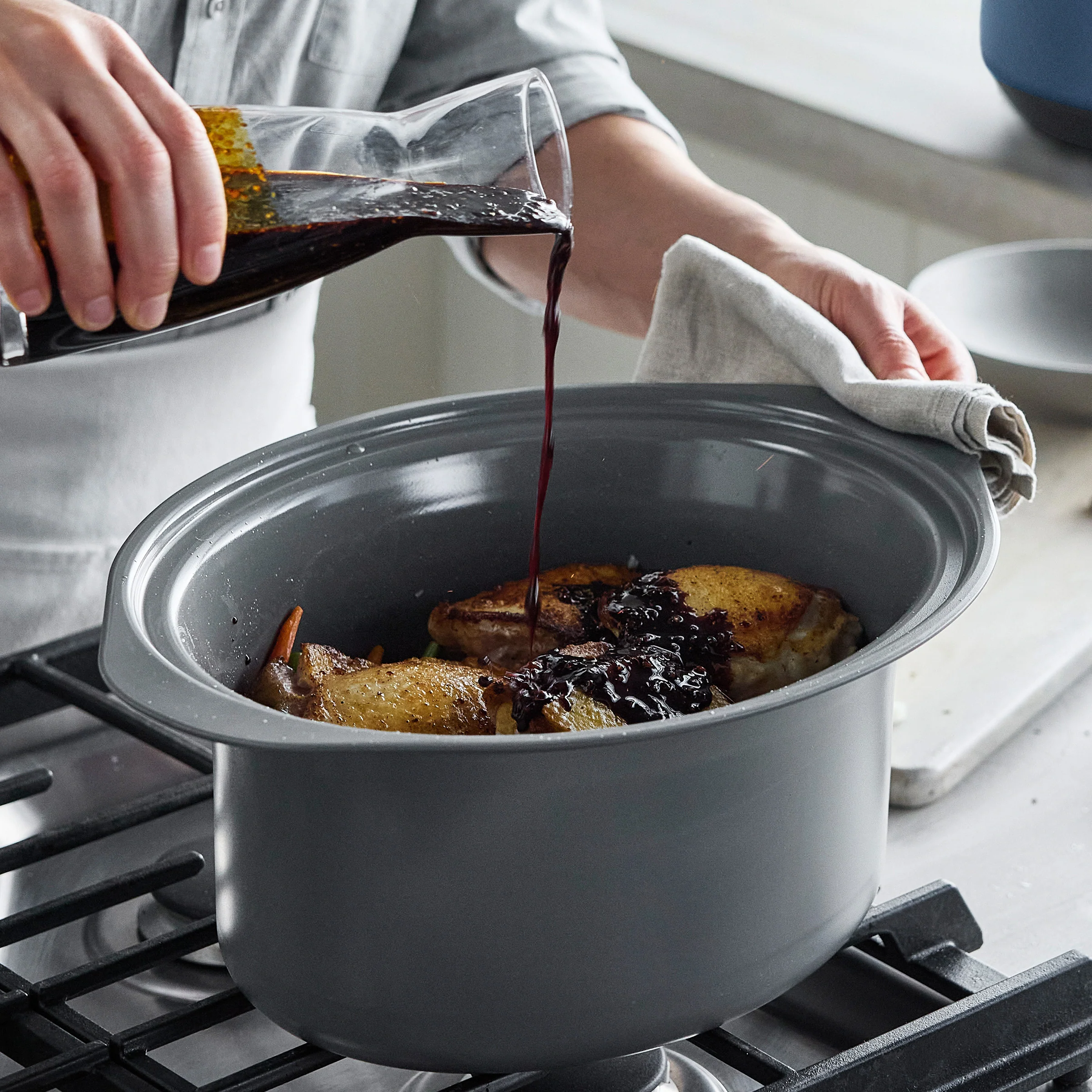 8-Quart Locking Lid Slow Cooker | Cloud Cream