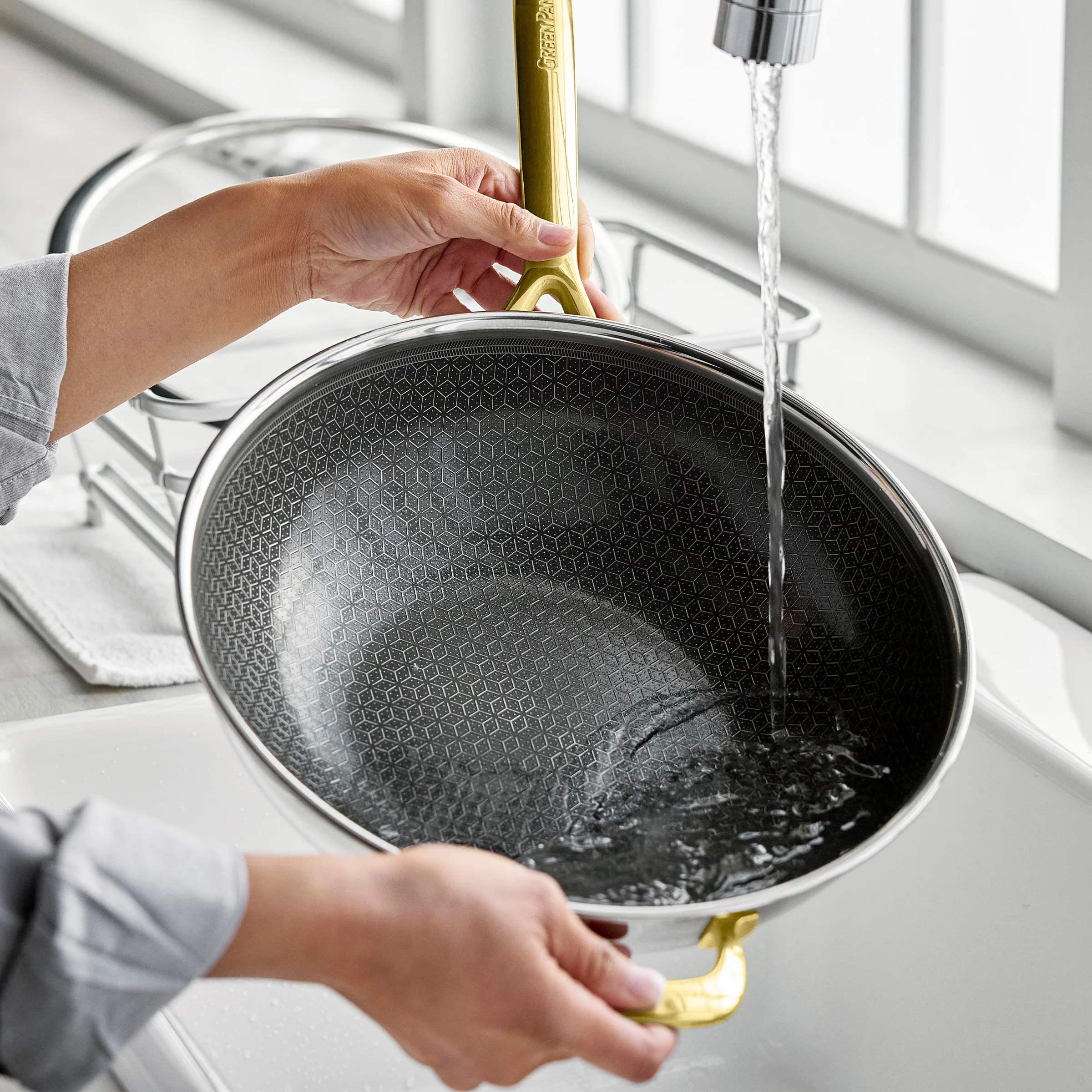 Spectra Gold Thermobond Hybrid Ceramic Nonstick 12 Wok with Lid