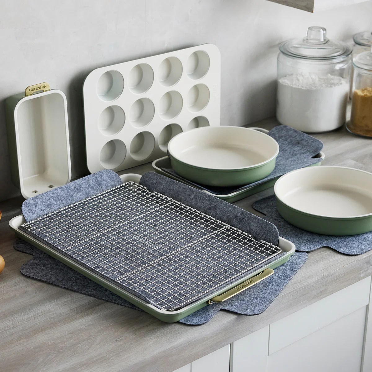 Reserve Bakeware 7-Piece Set | Sage