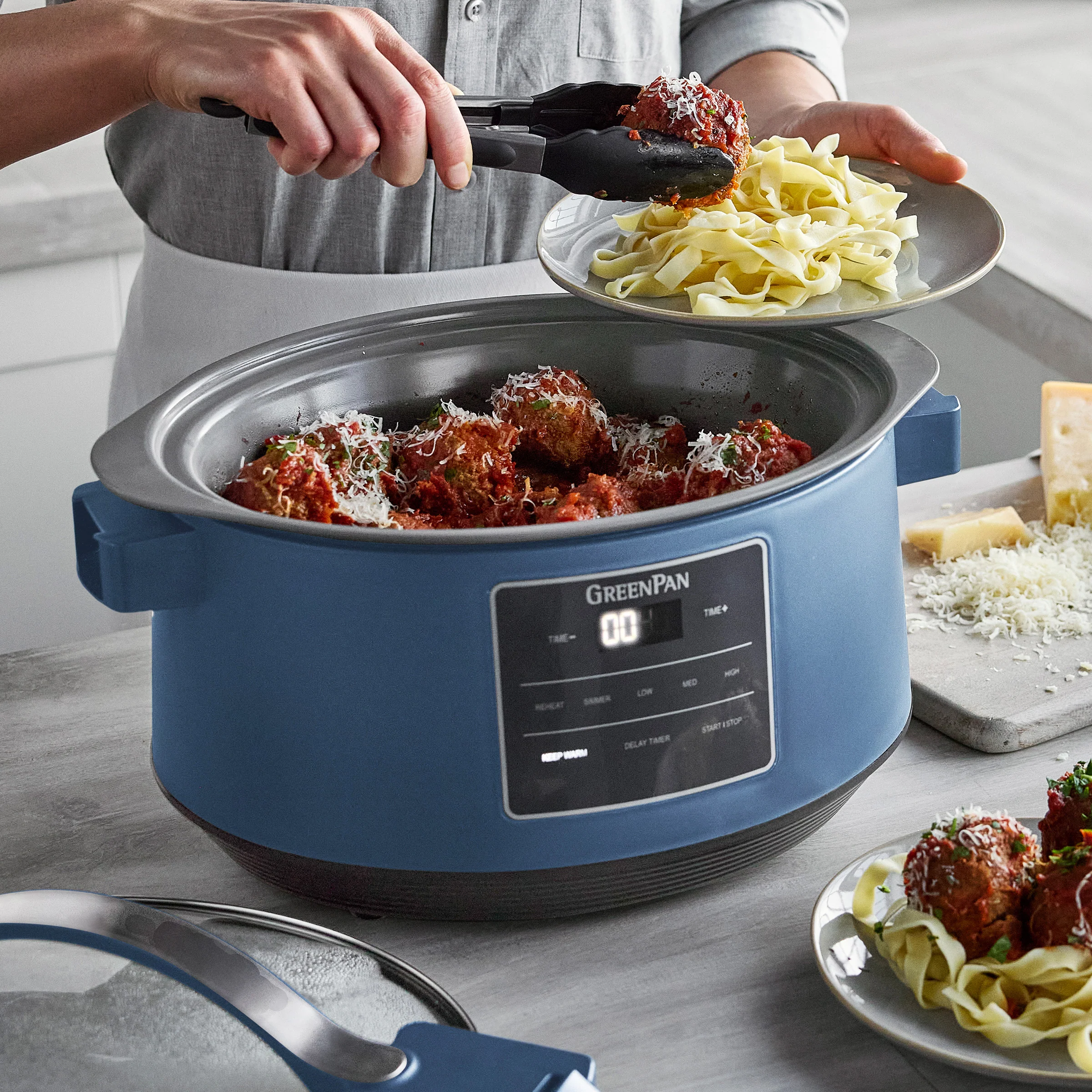 8-Quart Locking Lid Slow Cooker | Oxford Blue
